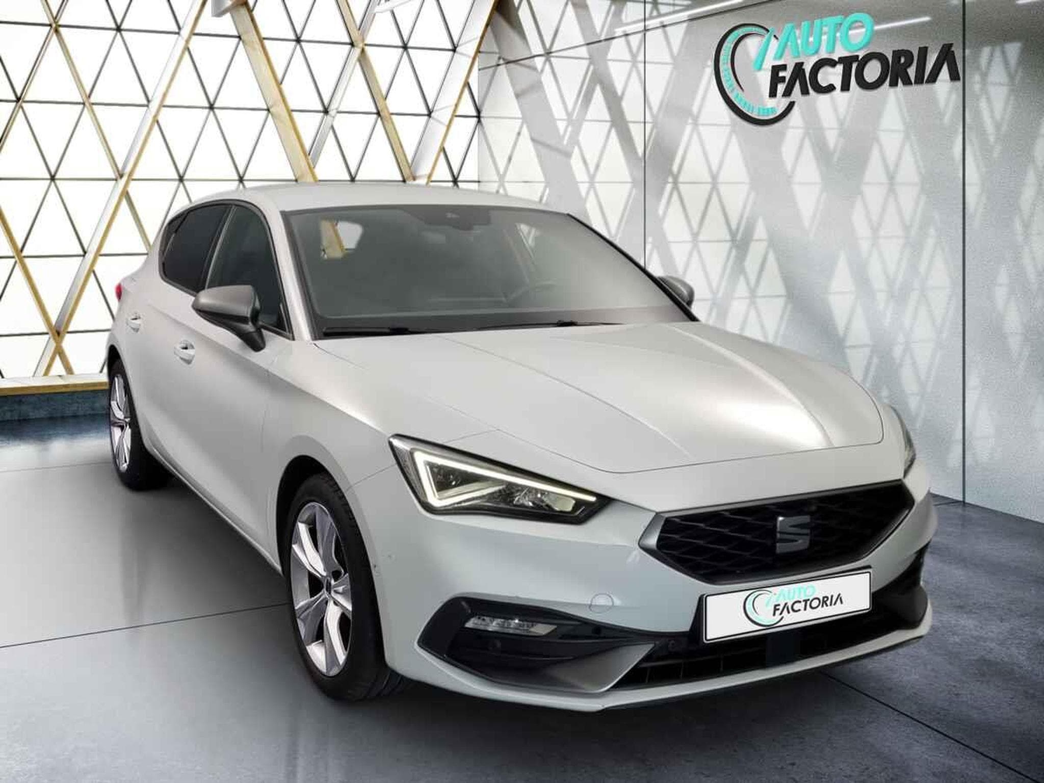 Seat Leon -39% 1.5 eTSI 150 BVA FR +GPS+CAM+FULL LED+Opts (2024) - Foto 2