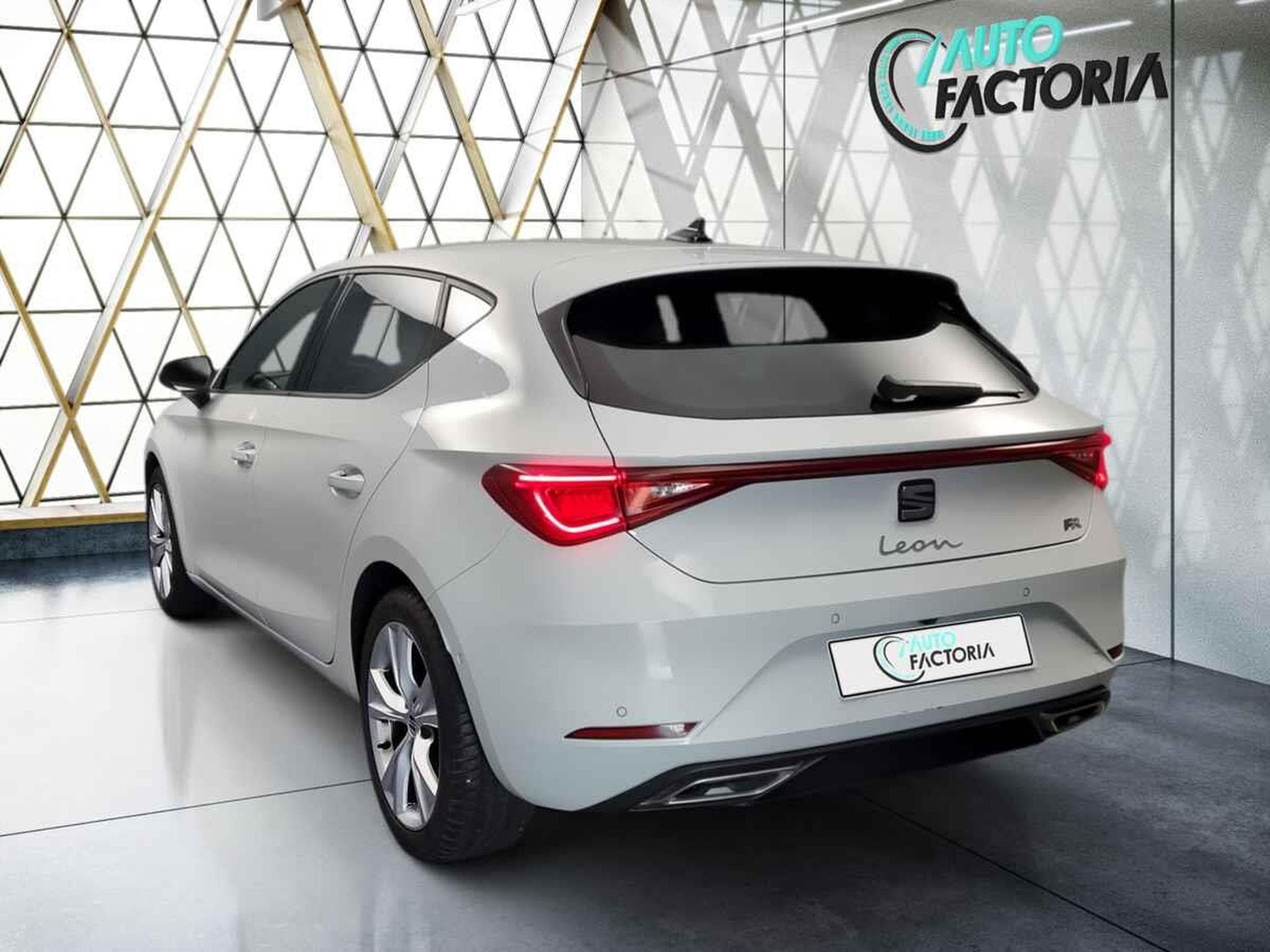 Seat Leon -39% 1.5 eTSI 150 BVA FR +GPS+CAM+FULL LED+Opts (2024) - Foto 4