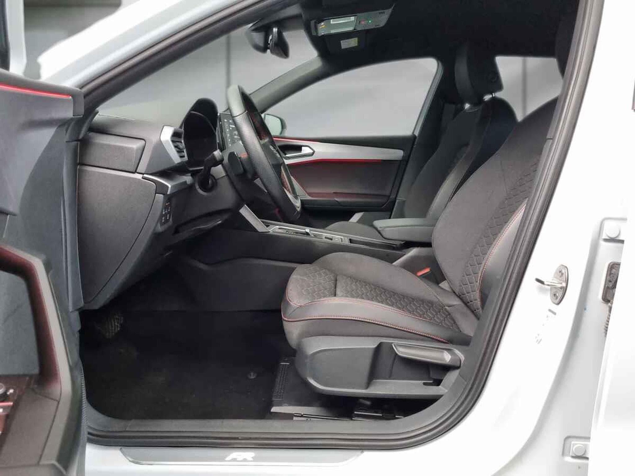 Seat Leon -39% 1.5 eTSI 150 BVA FR +GPS+CAM+FULL LED+Opts (2024) - Foto 7