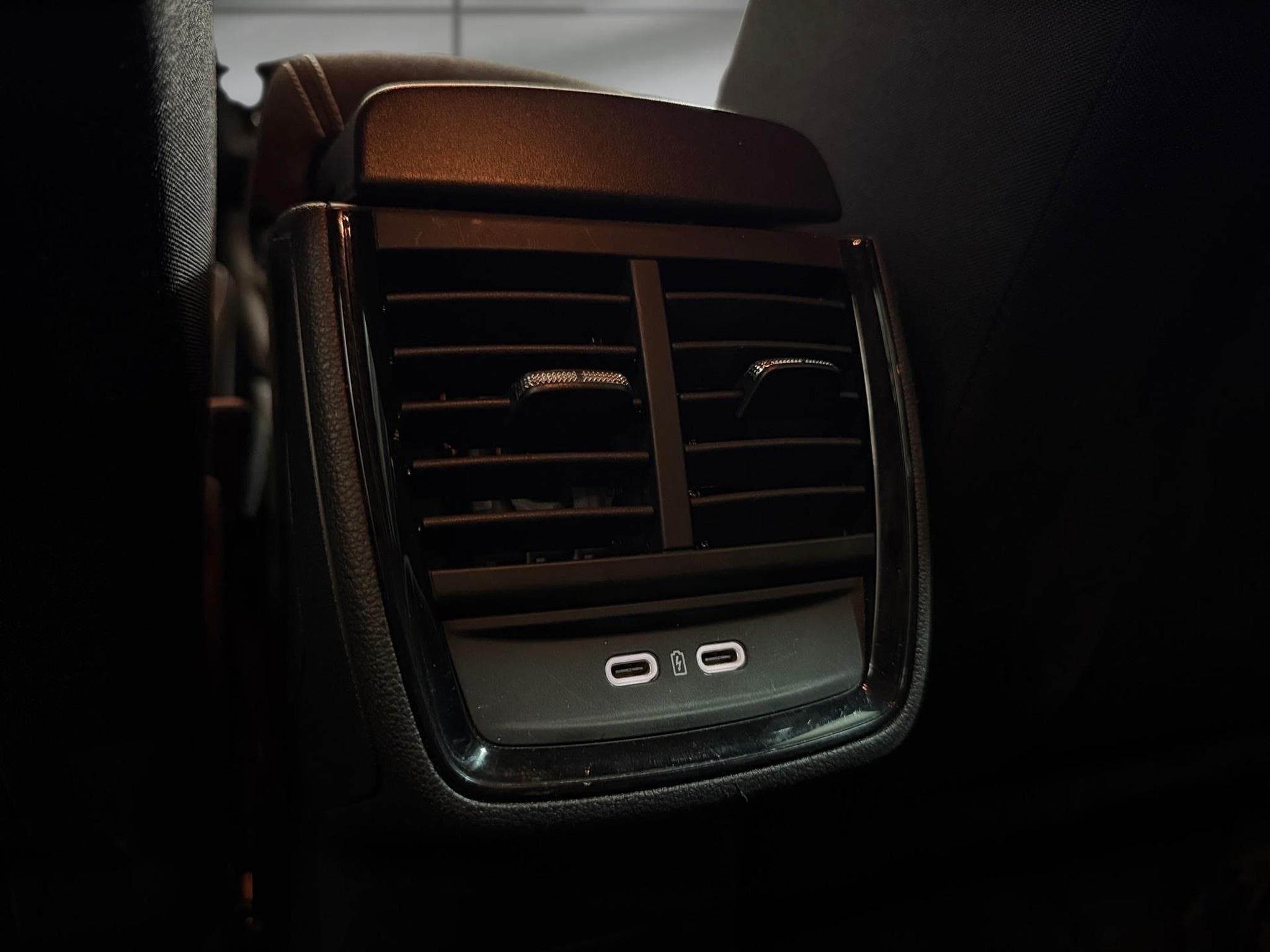 Skoda Kamiq -27% 1.0 TSI 110cv BVA+MIRRORLINK+CAM+LED+Opts (2024) - Foto 13