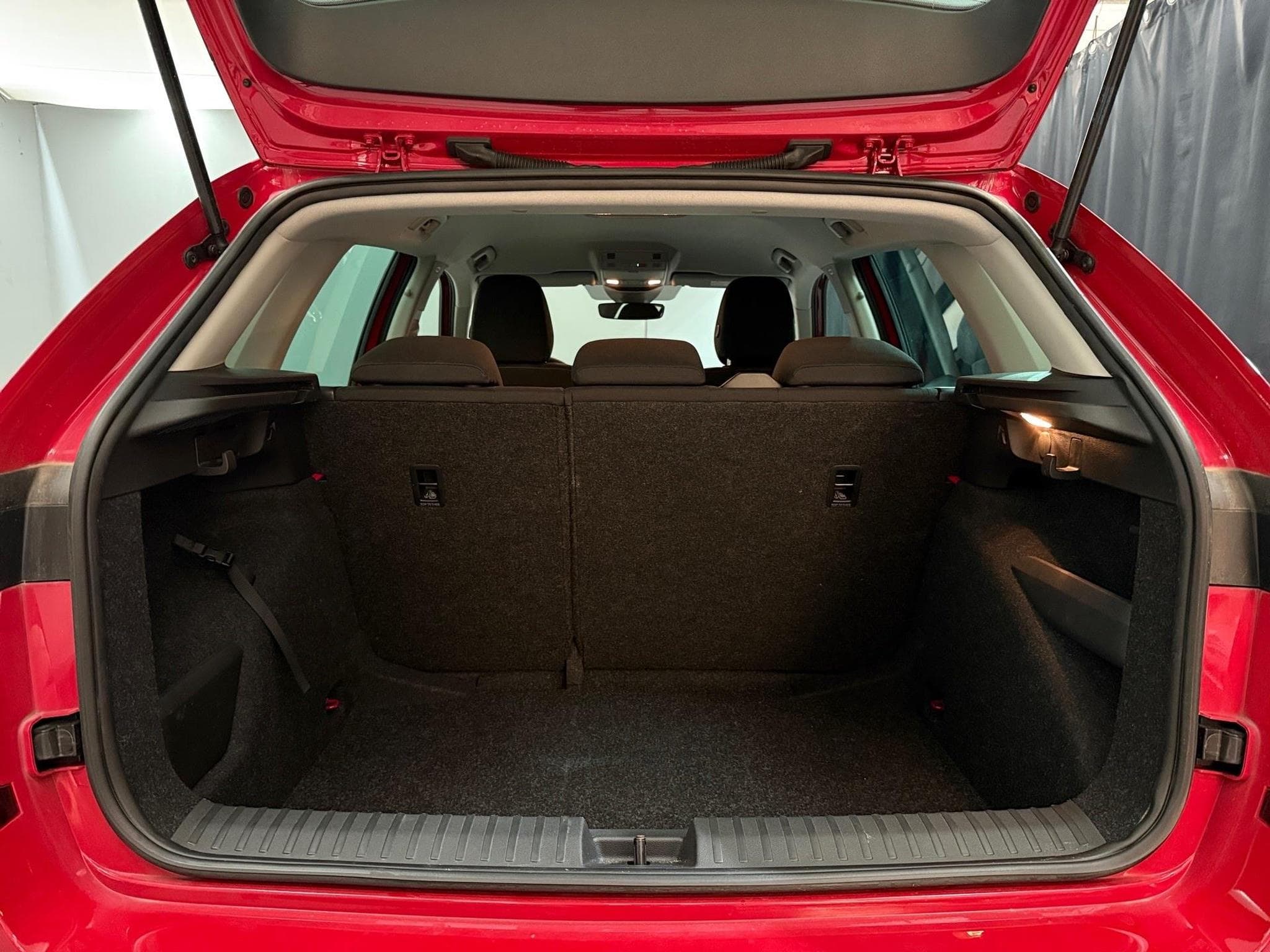 Skoda Kamiq -27% 1.0 TSI 110cv BVA+MIRRORLINK+CAM+LED+Opts (2024) - Foto 5