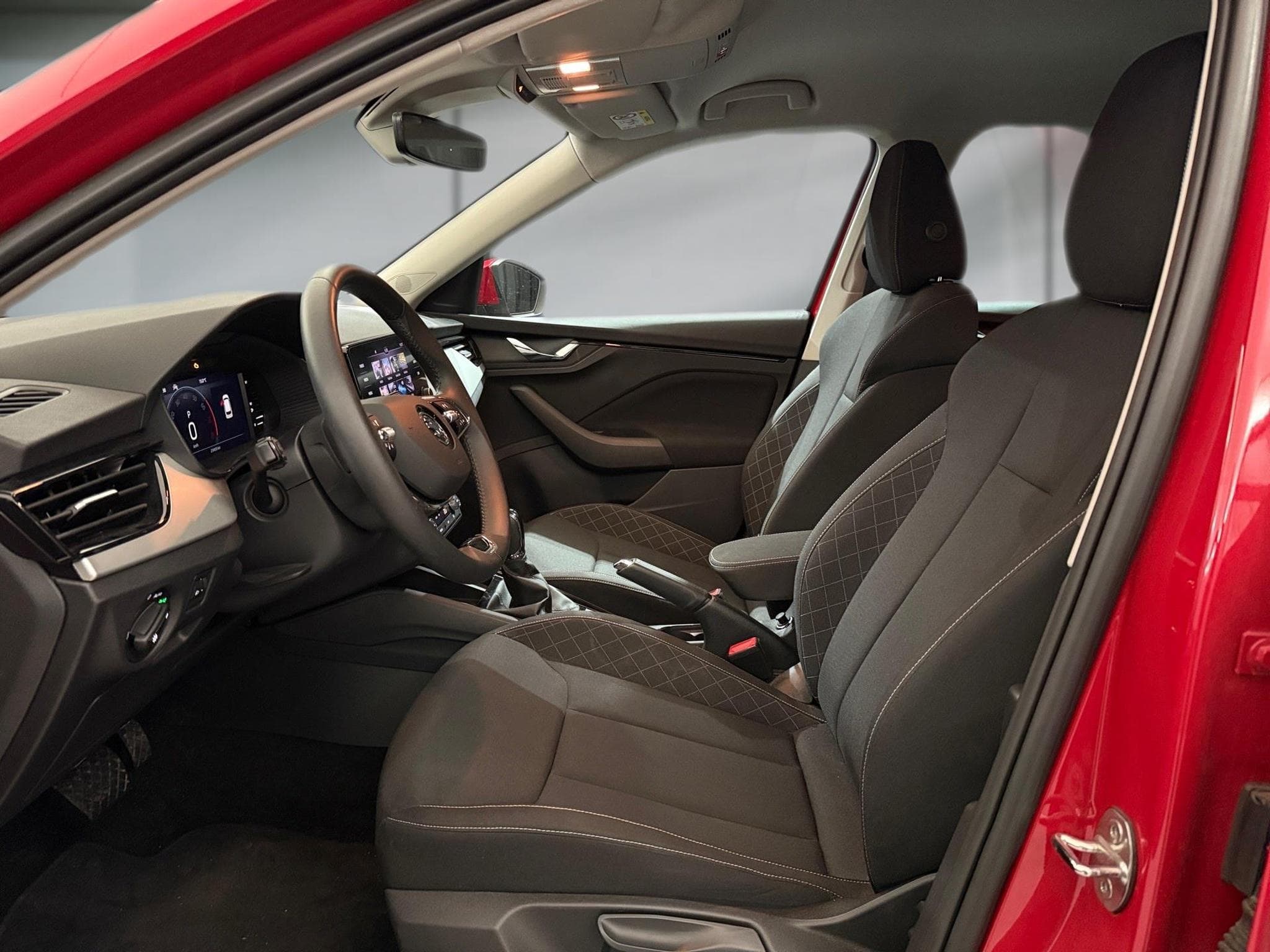 Skoda Kamiq -27% 1.0 TSI 110cv BVA+MIRRORLINK+CAM+LED+Opts (2024) - Foto 7