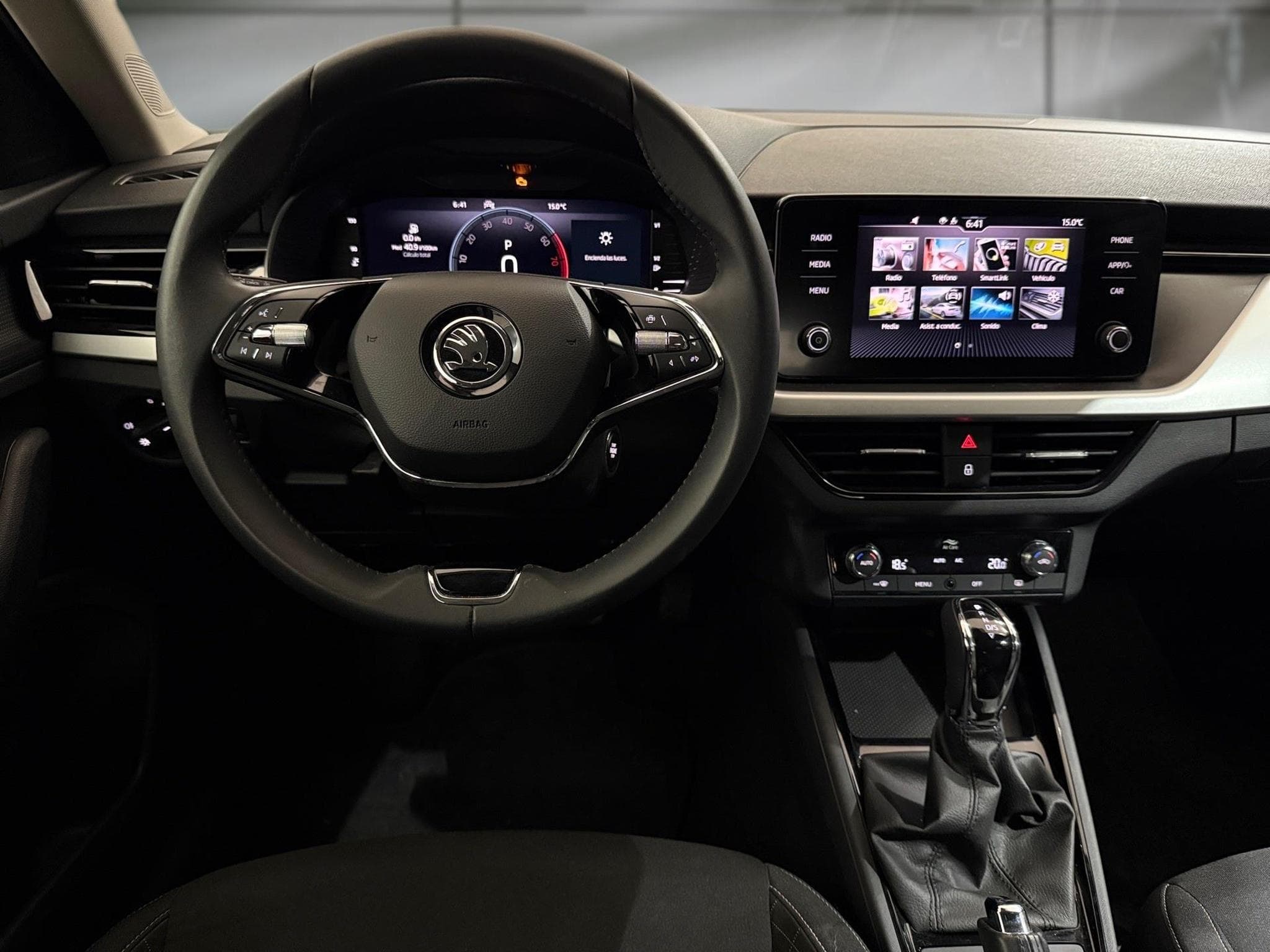 Skoda Kamiq -27% 1.0 TSI 110cv BVA+MIRRORLINK+CAM+LED+Opts (2024) - Foto 9