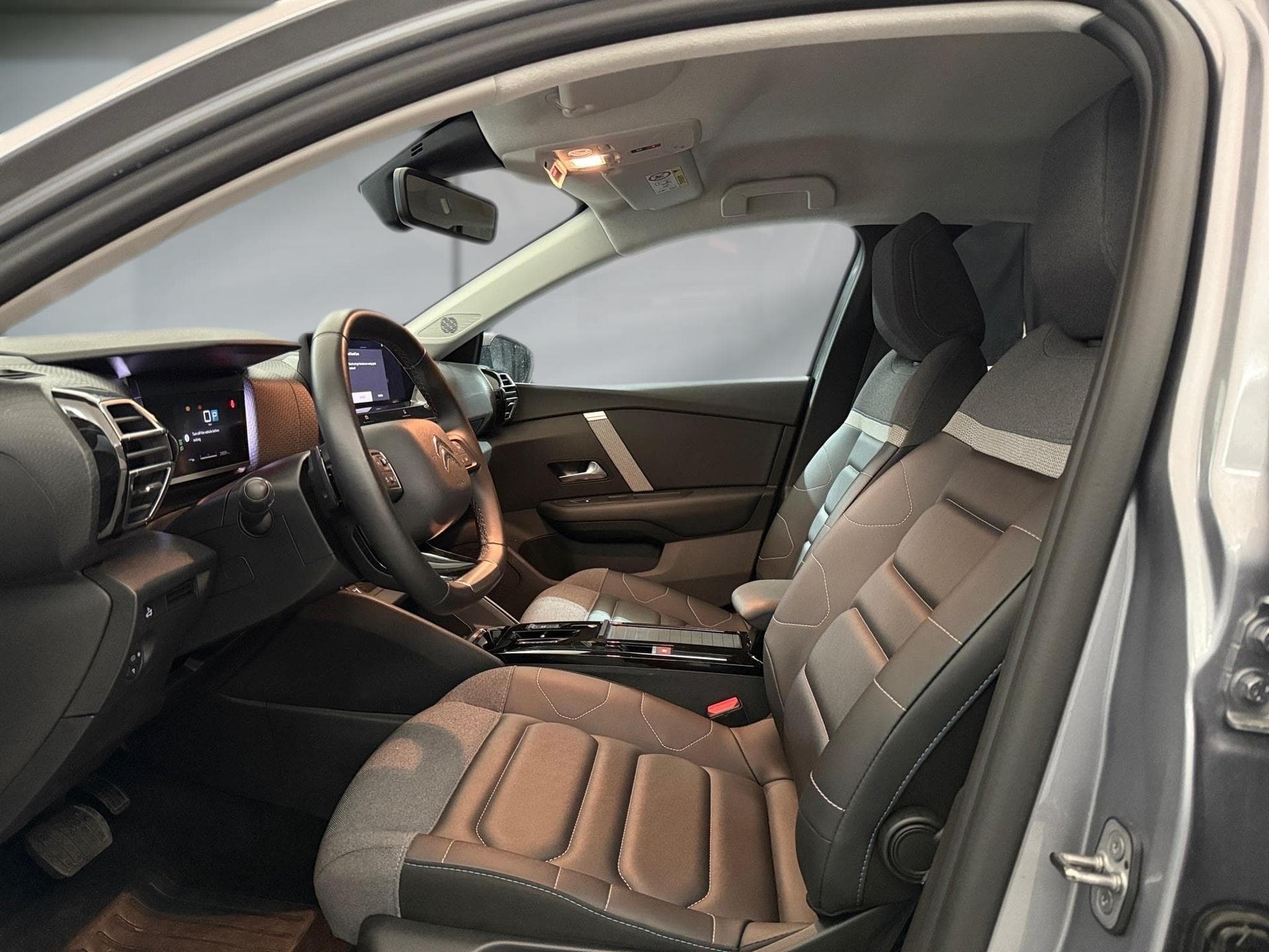 Citroën C4 X -42% 1.5 HDI 130cv BVA +GPS+CAM360+LED+Options (2024) - Photo 7