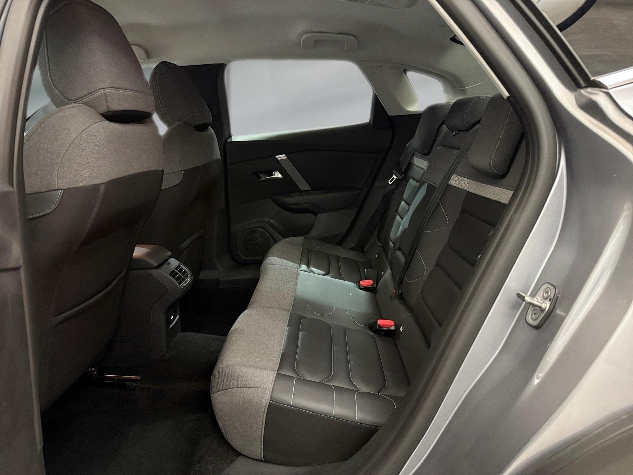 Citroën C4 X -42% 1.5 HDI 130cv BVA +GPS+CAM360+LED+Options (2024) - Photo 8