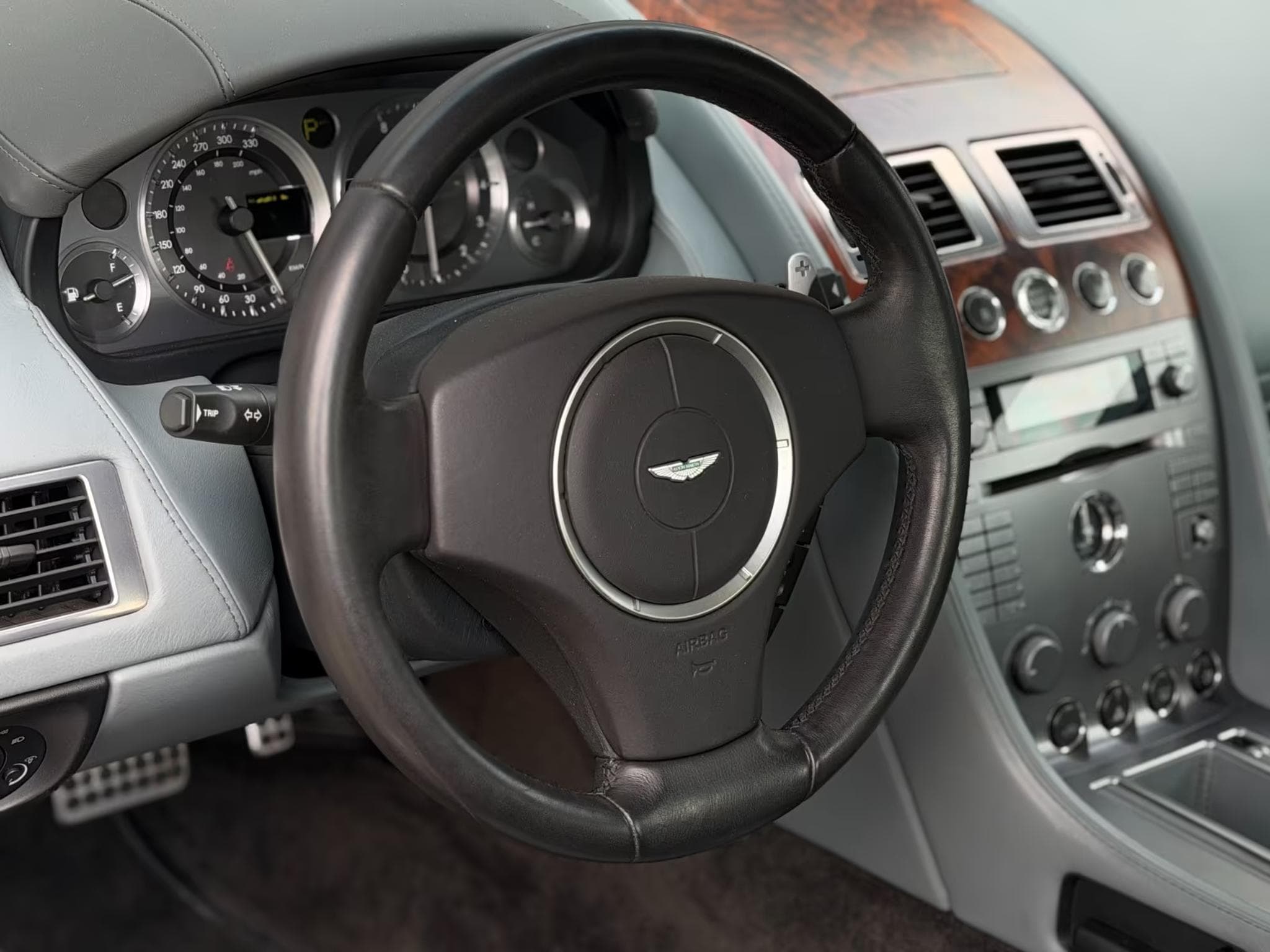 Aston-Martin DB9 5.9 Touchtronic V 12 (2005) - Foto 10