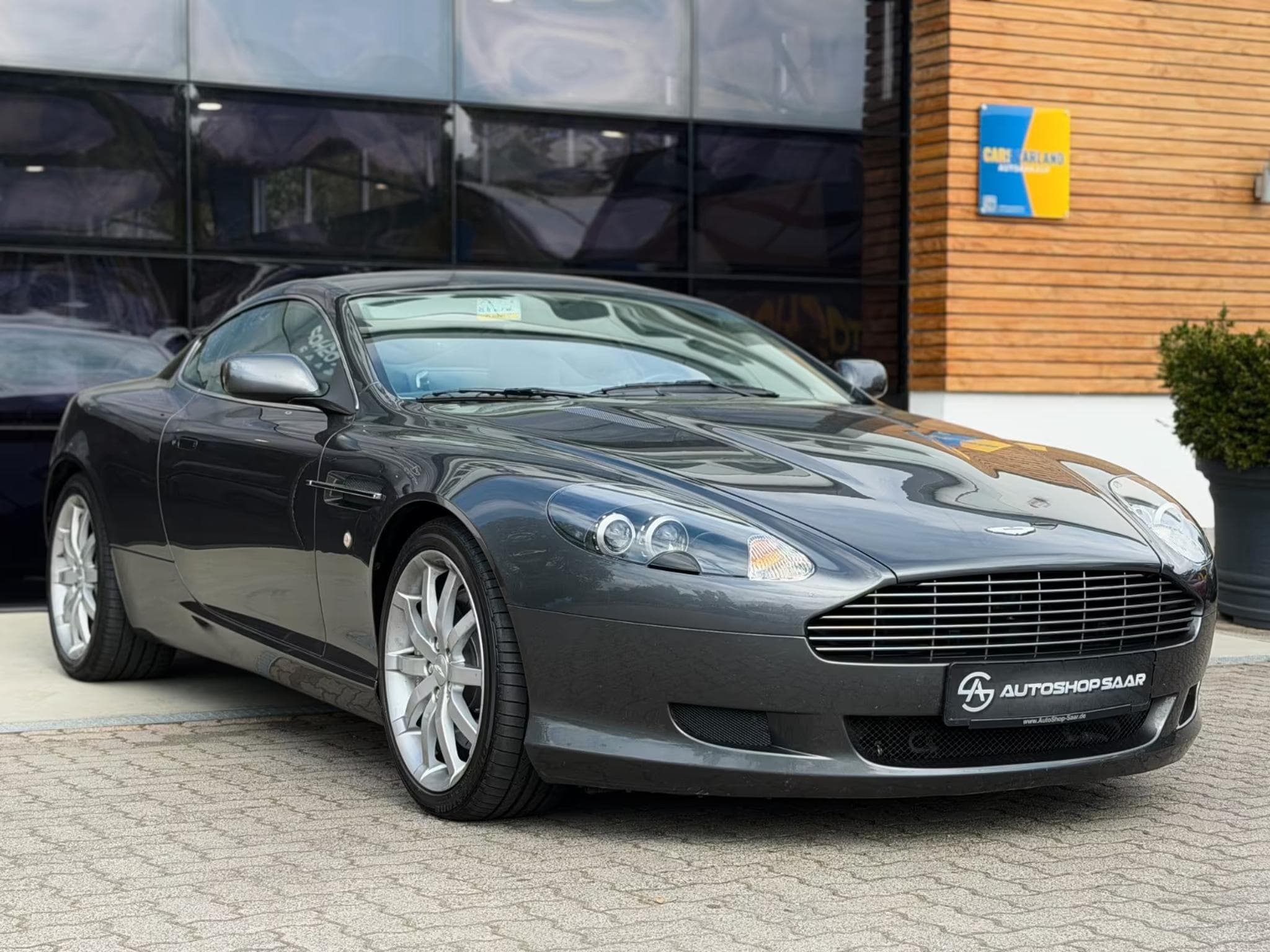 Aston-Martin DB9 5.9 Touchtronic V 12 (2005) - Foto 3