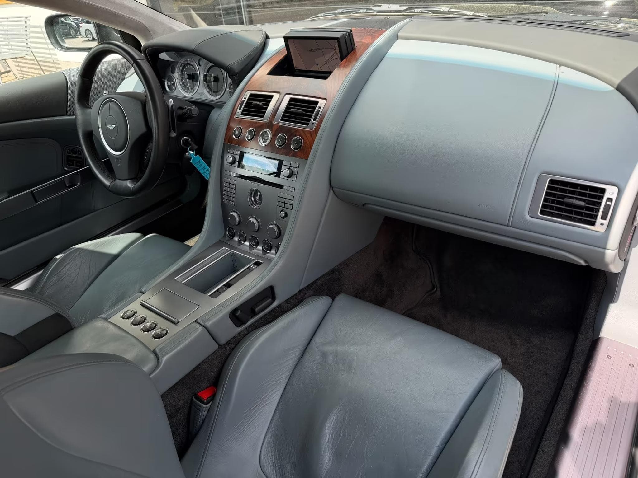 Aston-Martin DB9 5.9 Touchtronic V 12 (2005) - Foto 9