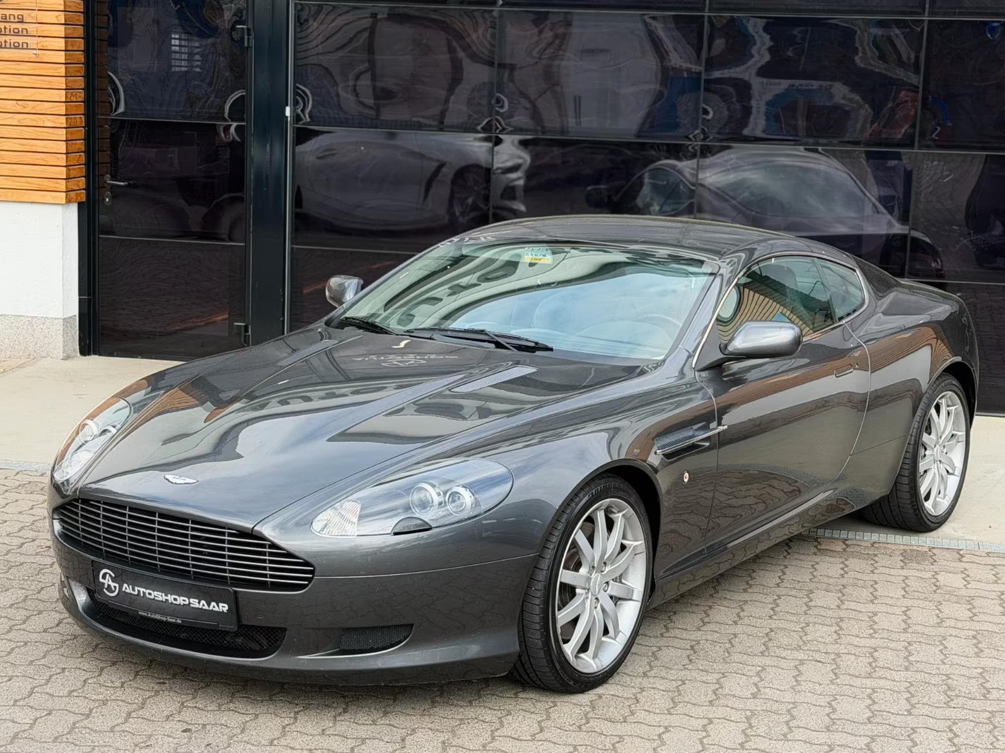 Aston-Martin DB9 5.9 Touchtronic V 12 (2005) - Foto 2
