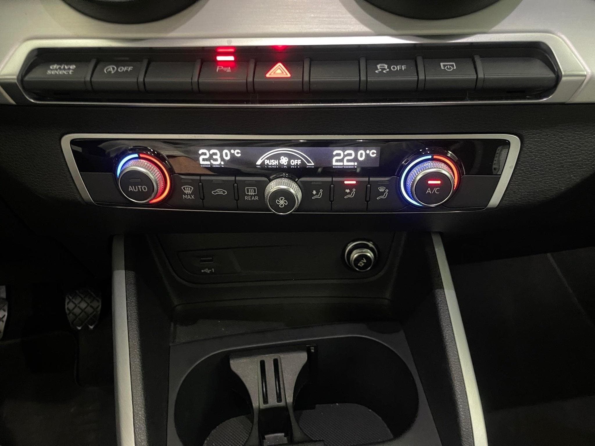 Audi Q2 -31% 30 TFSI 110cv S Line+GPS+CAM+LED+Options (2024) - Photo 13