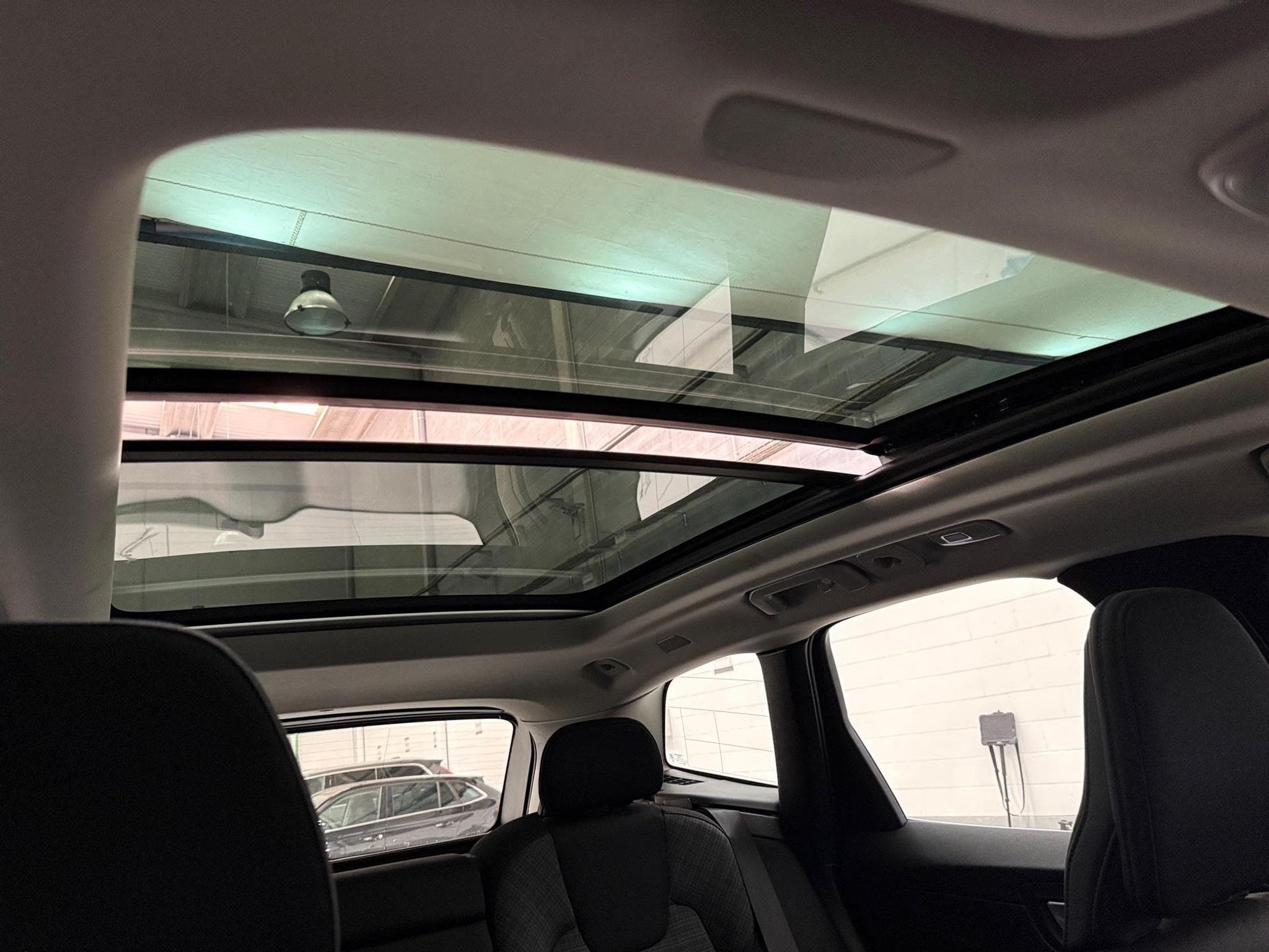 Volvo XC60 -40% T6 PHEV 350cv BVA8 4X4 +T.PANO+GPS+Options (2024) - Foto 9