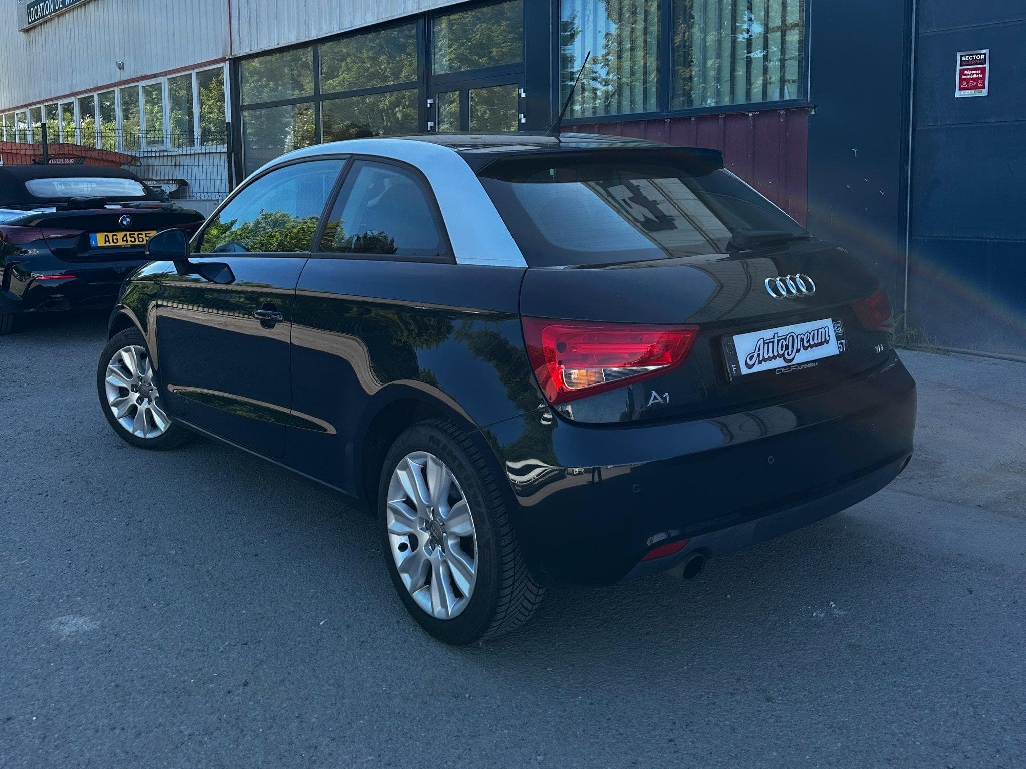 Audi A1 Ambiante (2011) - Photo 2
