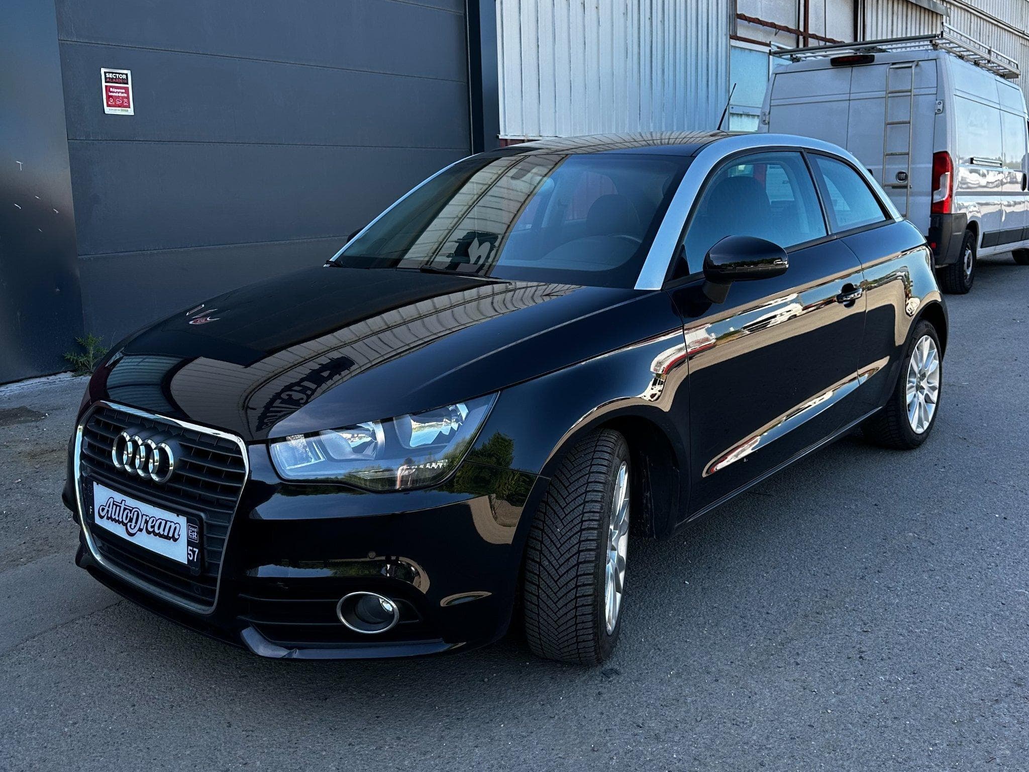 Audi A1 Ambiante (2011) - Photo 1