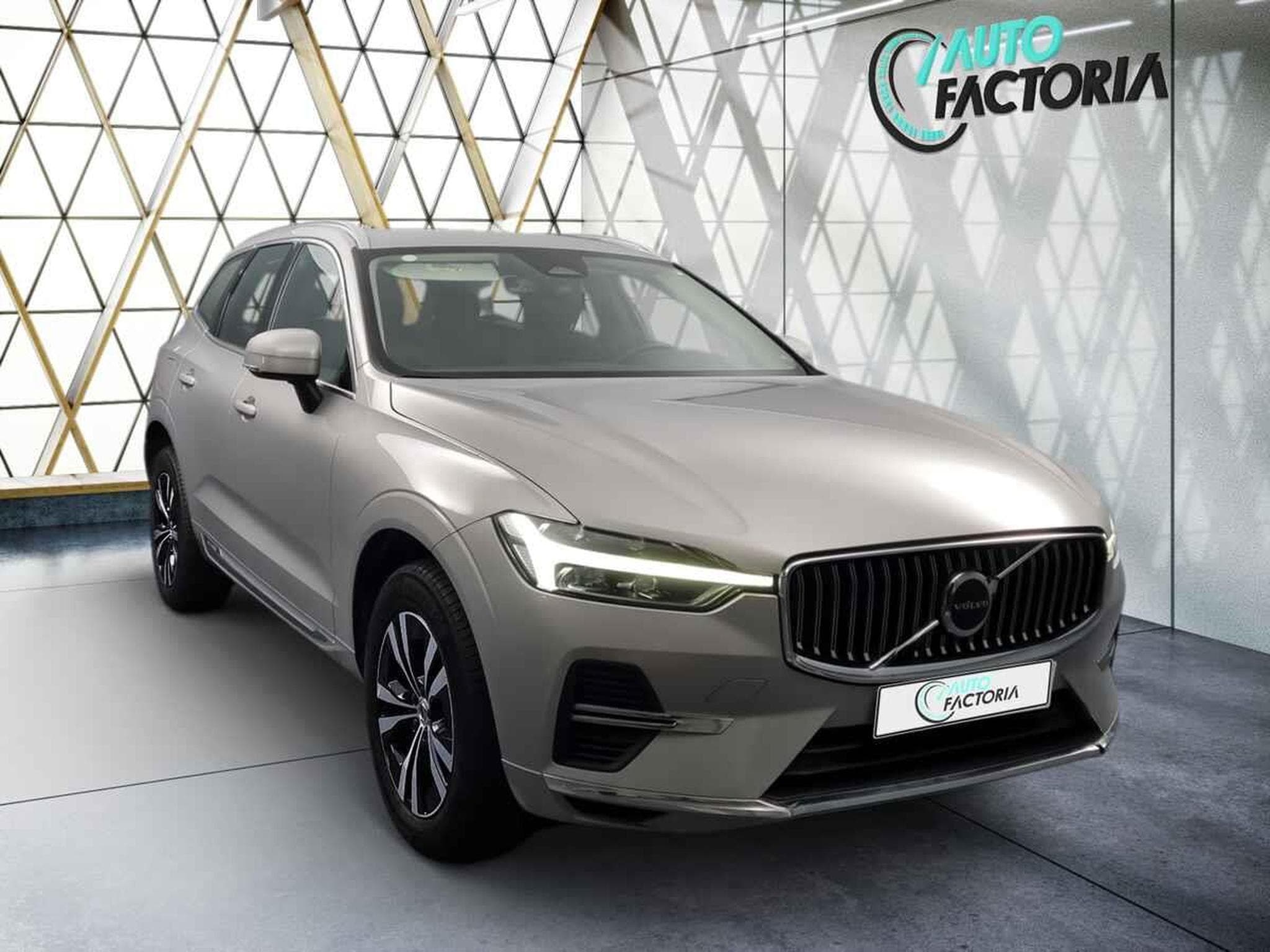 Volvo XC60 -38% T6 PHEV 350cv BVA8 4X4 +T.PANO+GPS+Options (2024) - Foto 2