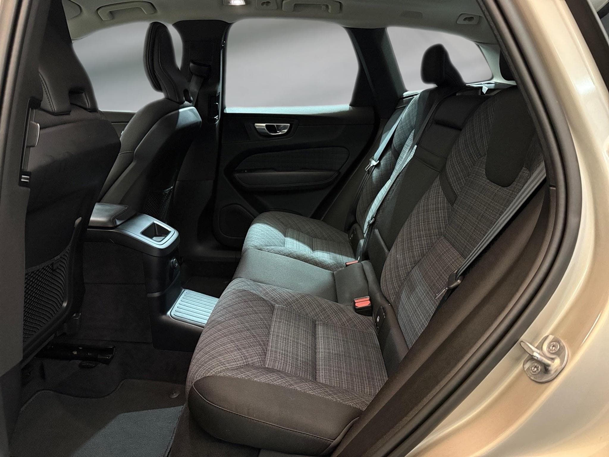 Volvo XC60 -43% T6 PHEV 350cv BVA8 4X4 +T.PANO+GPS+Options (2024) - Foto 8