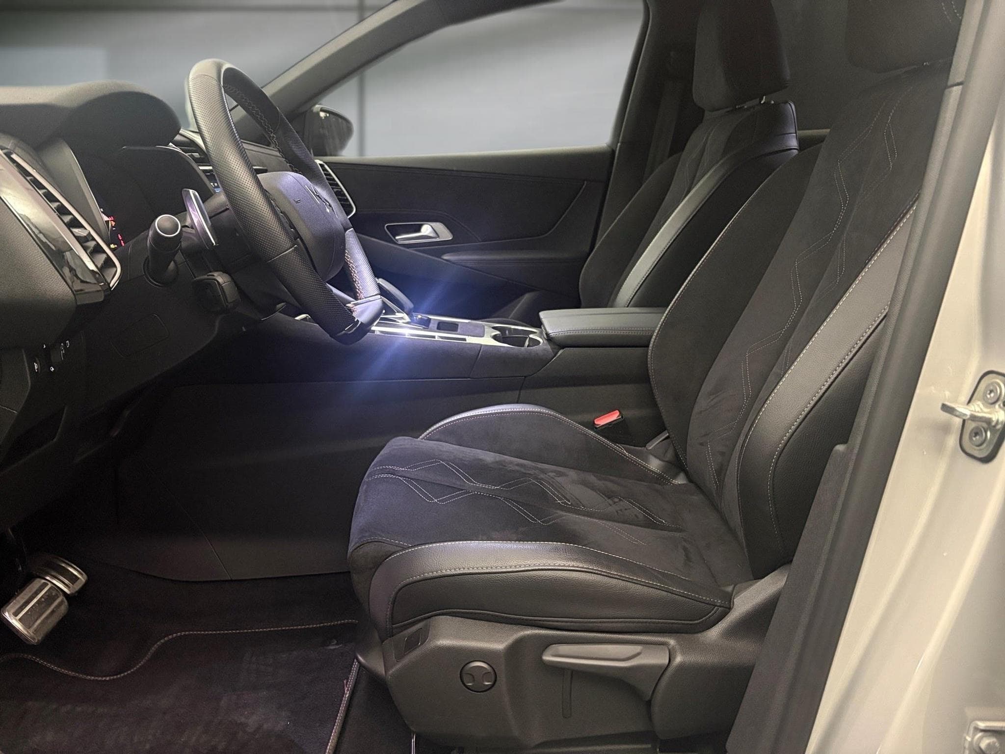 DS Automobiles DS7 -47% 1.6 HYB 225cv BVA Sport+GPS+RADARS+Options (2024) - Foto 7