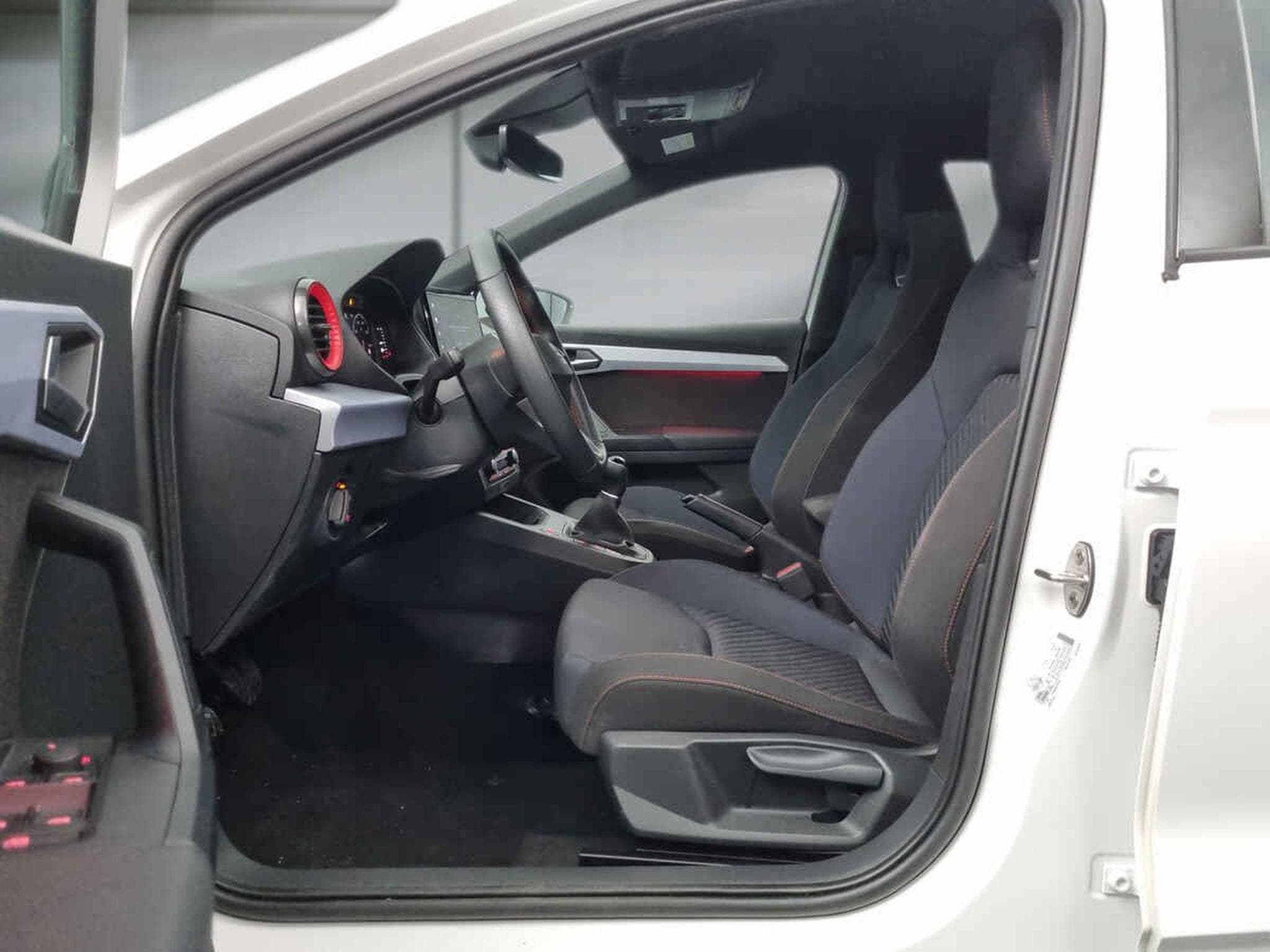 Seat Ibiza -24% 1.0 TSI 115cv FR +GPS+CAM+FULL LED+Options (2025) - Foto 7