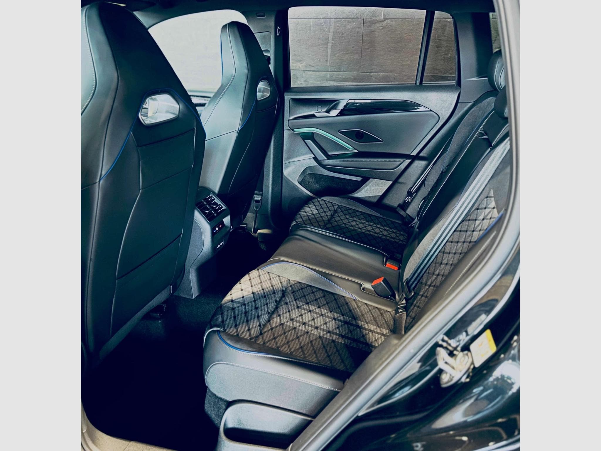 VW Tiguan TIGUAN R-LINE 4MOTION TDI DSG (2025) - Foto 12