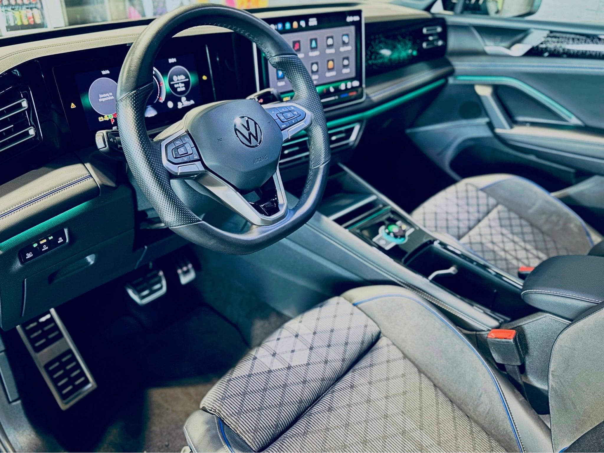 VW Tiguan TIGUAN R-LINE 4MOTION TDI DSG (2025) - Foto 8