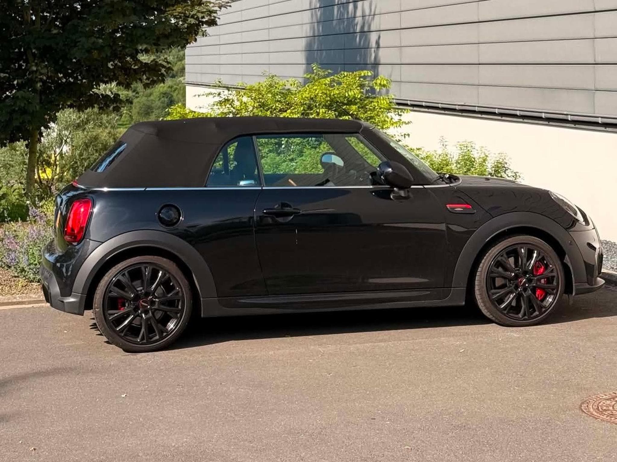 Mini Cabrio Cooper JCW (2024) - Foto 5