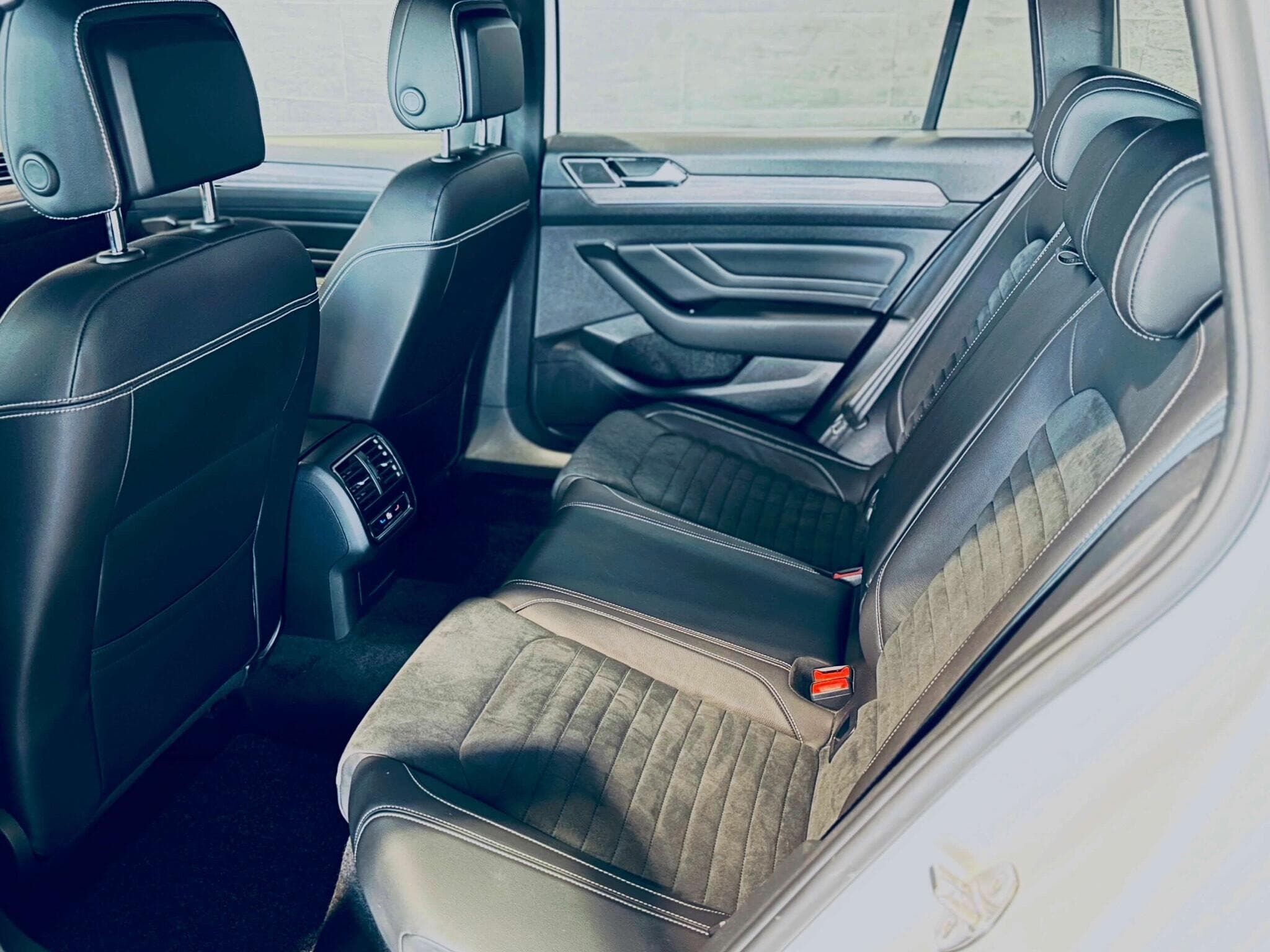 VW Passat PASSAT VARIANT ELEGANCE R-LINE TDI DSG (2023) - Foto 13