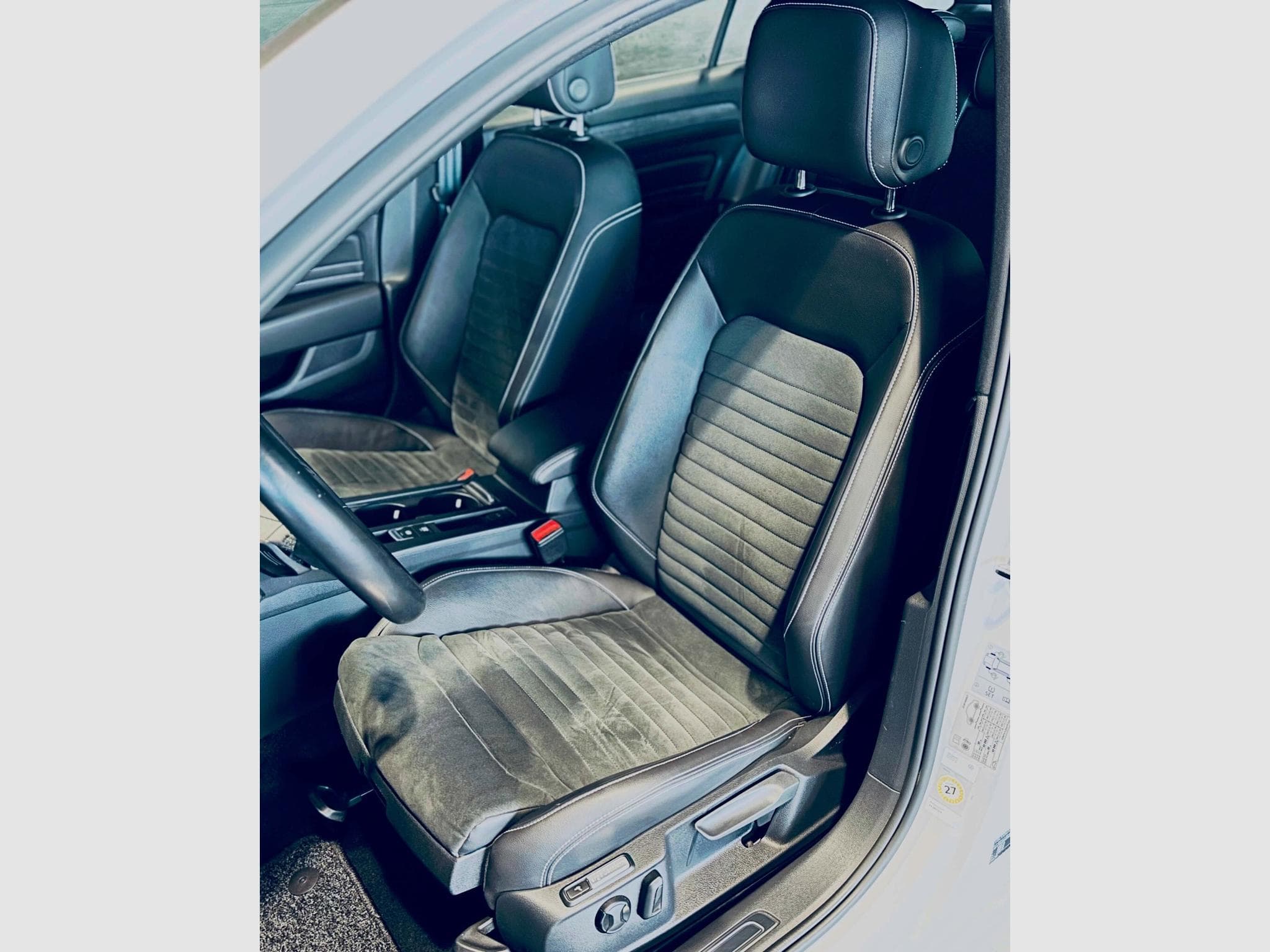 VW Passat PASSAT VARIANT ELEGANCE R-LINE TDI DSG (2023) - Foto 7