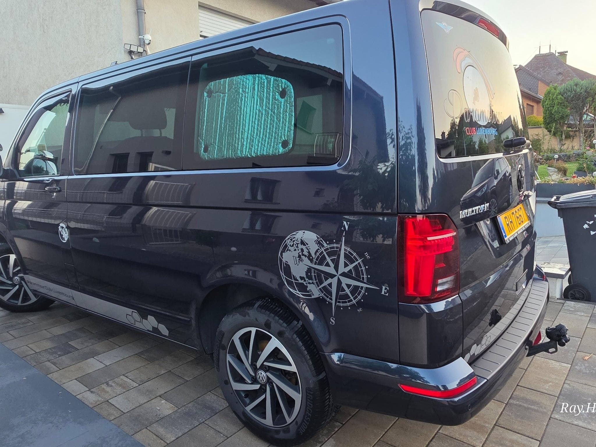 VW Multivan Highline (2023) - Foto 8