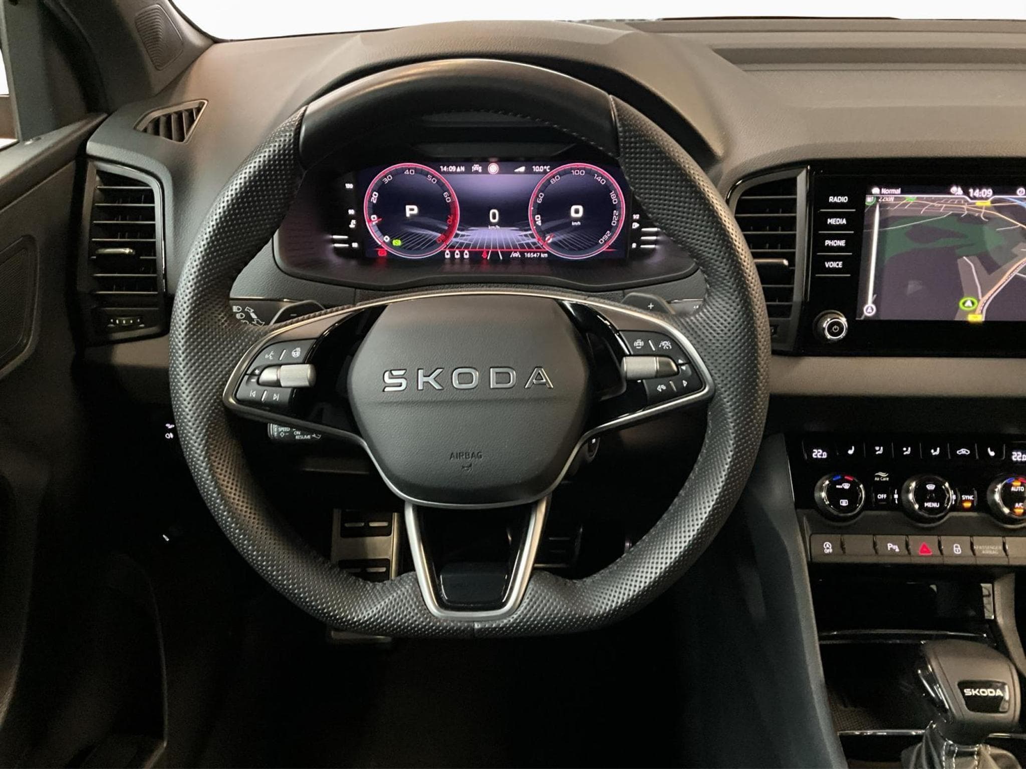 Skoda Karoq Sportline+DSG+Pano+AHK (2025) - Photo 10