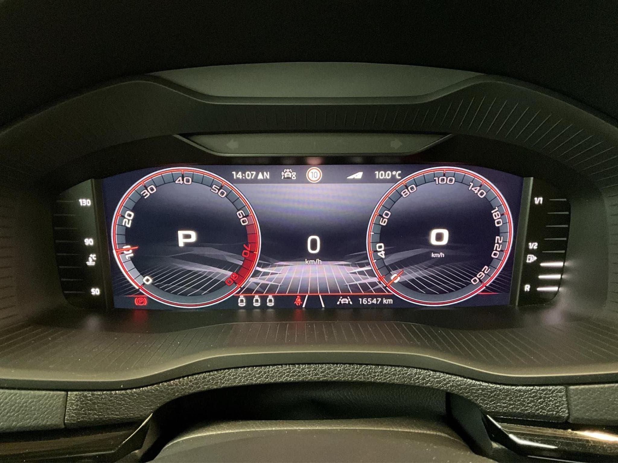 Skoda Karoq Sportline+DSG+Pano+AHK (2025) - Photo 11