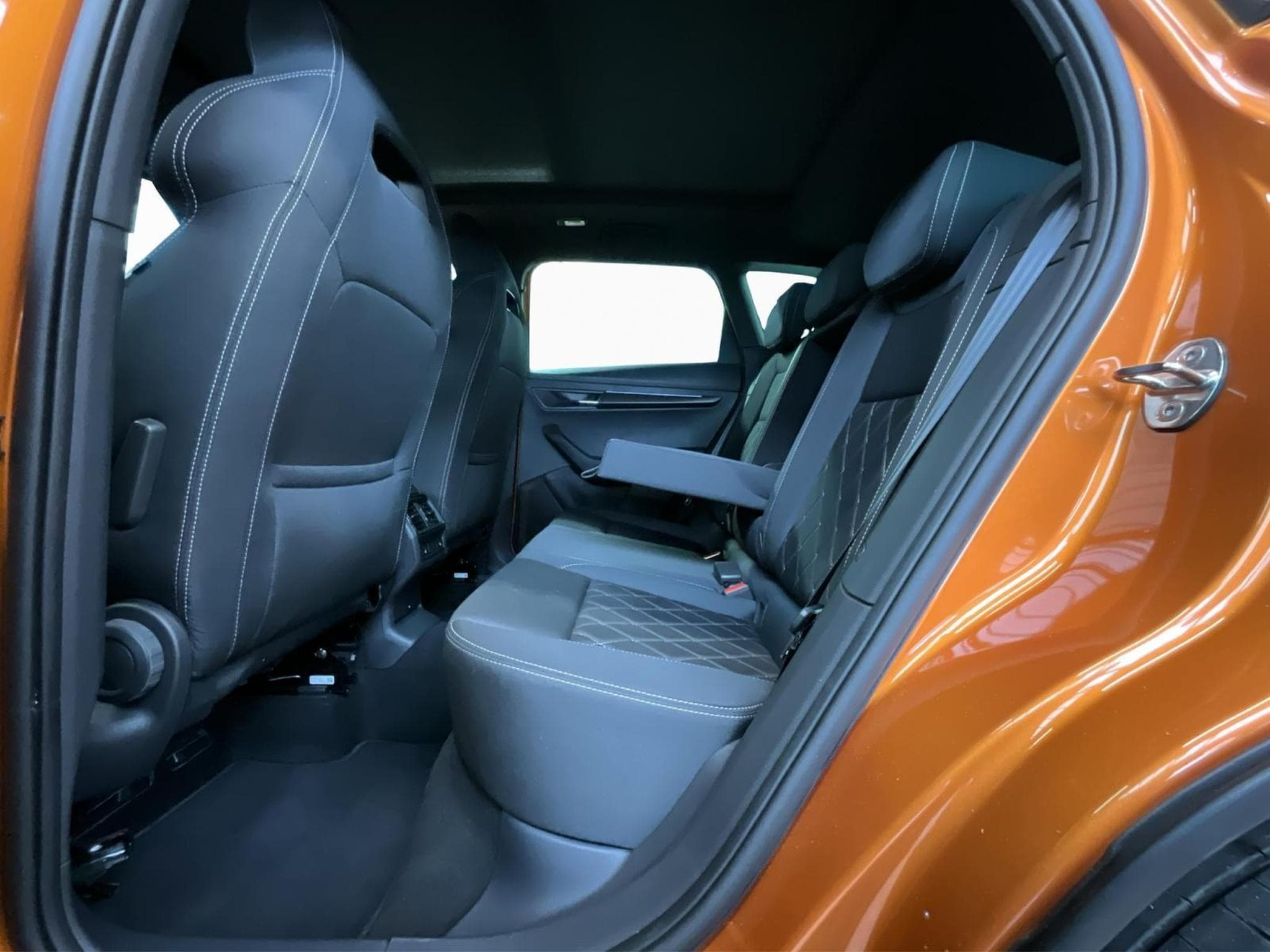 Skoda Karoq Sportline+DSG+Pano+AHK (2025) - Photo 17