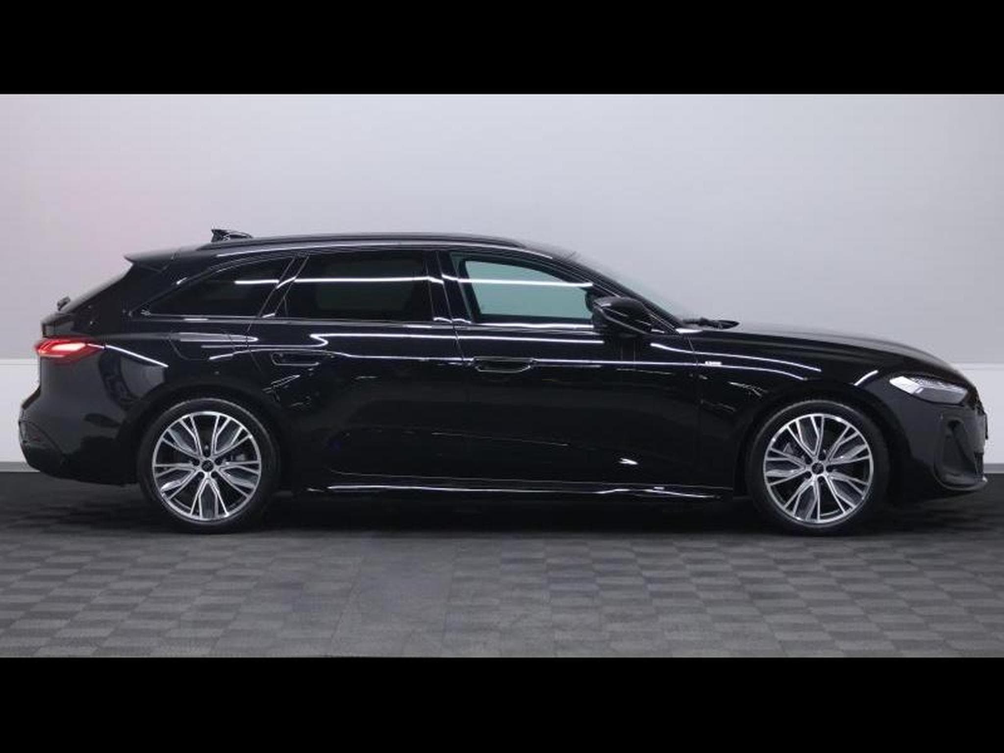 Audi A5 Avant 40TDI S-Line Edition (2025) - Photo 3