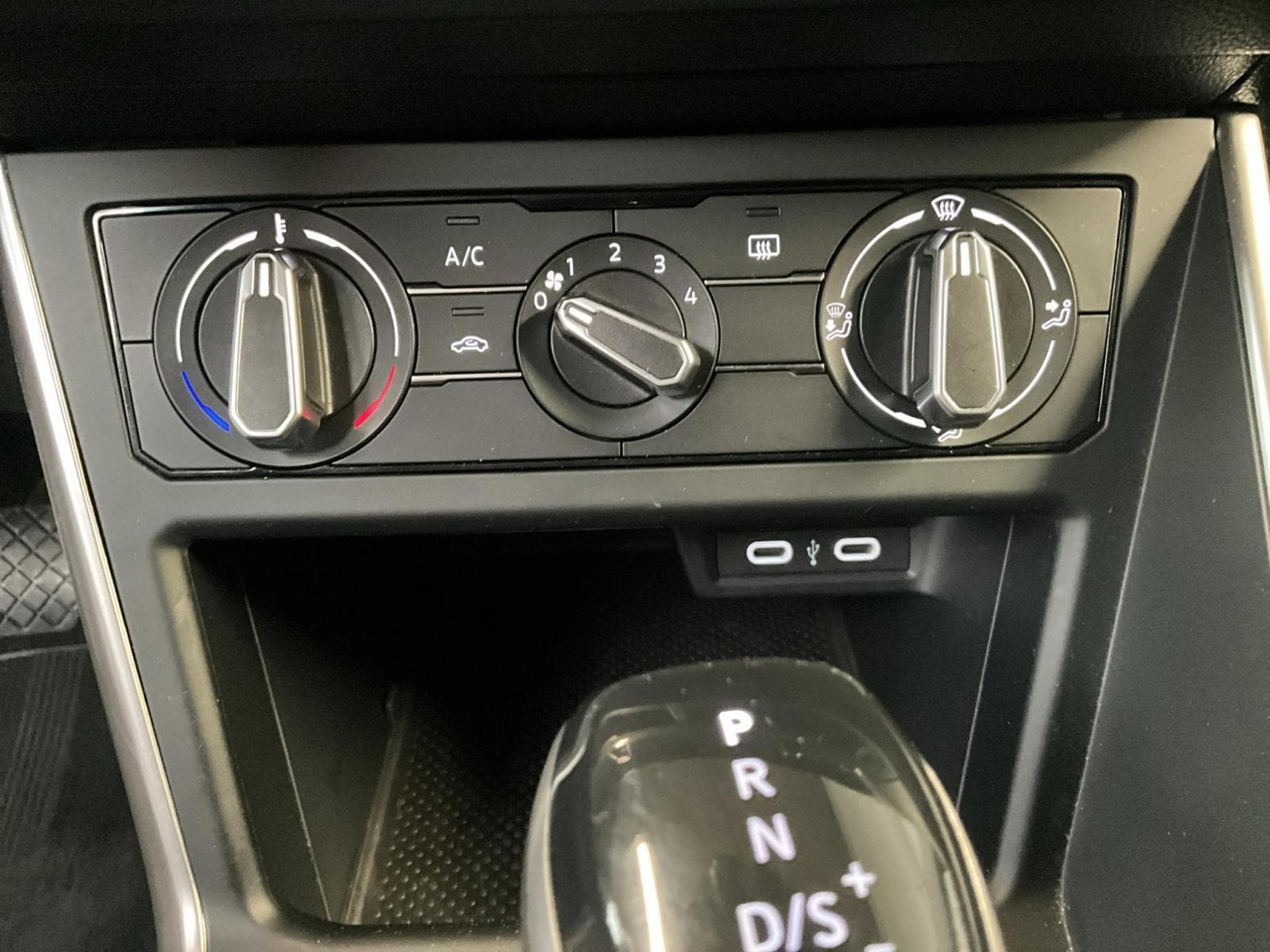 VW Polo Life+DSG+LED+Digi (2023) - Photo 19