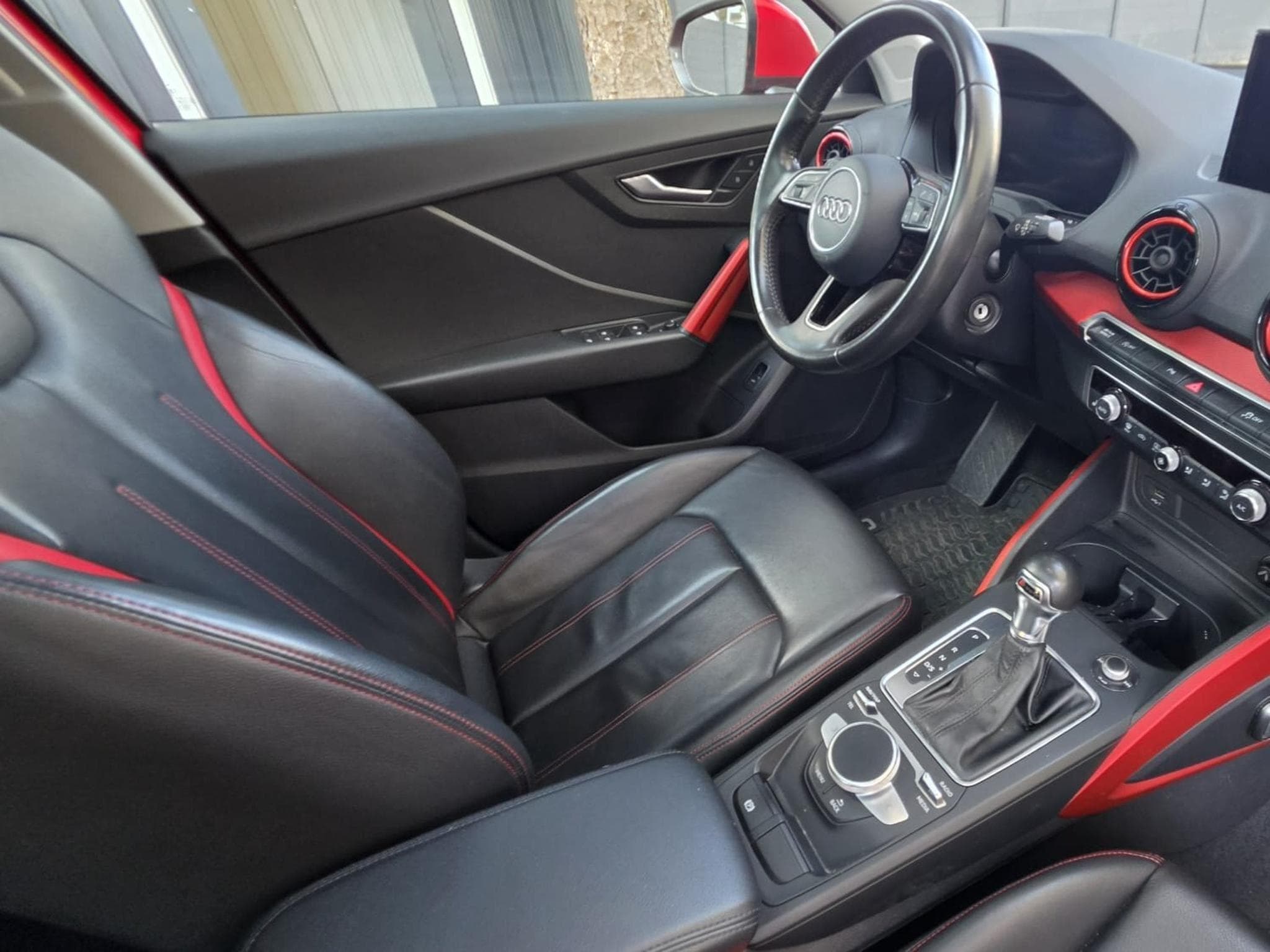 Audi Q2 Sport 1.4 TFSI (2017) - Foto 6