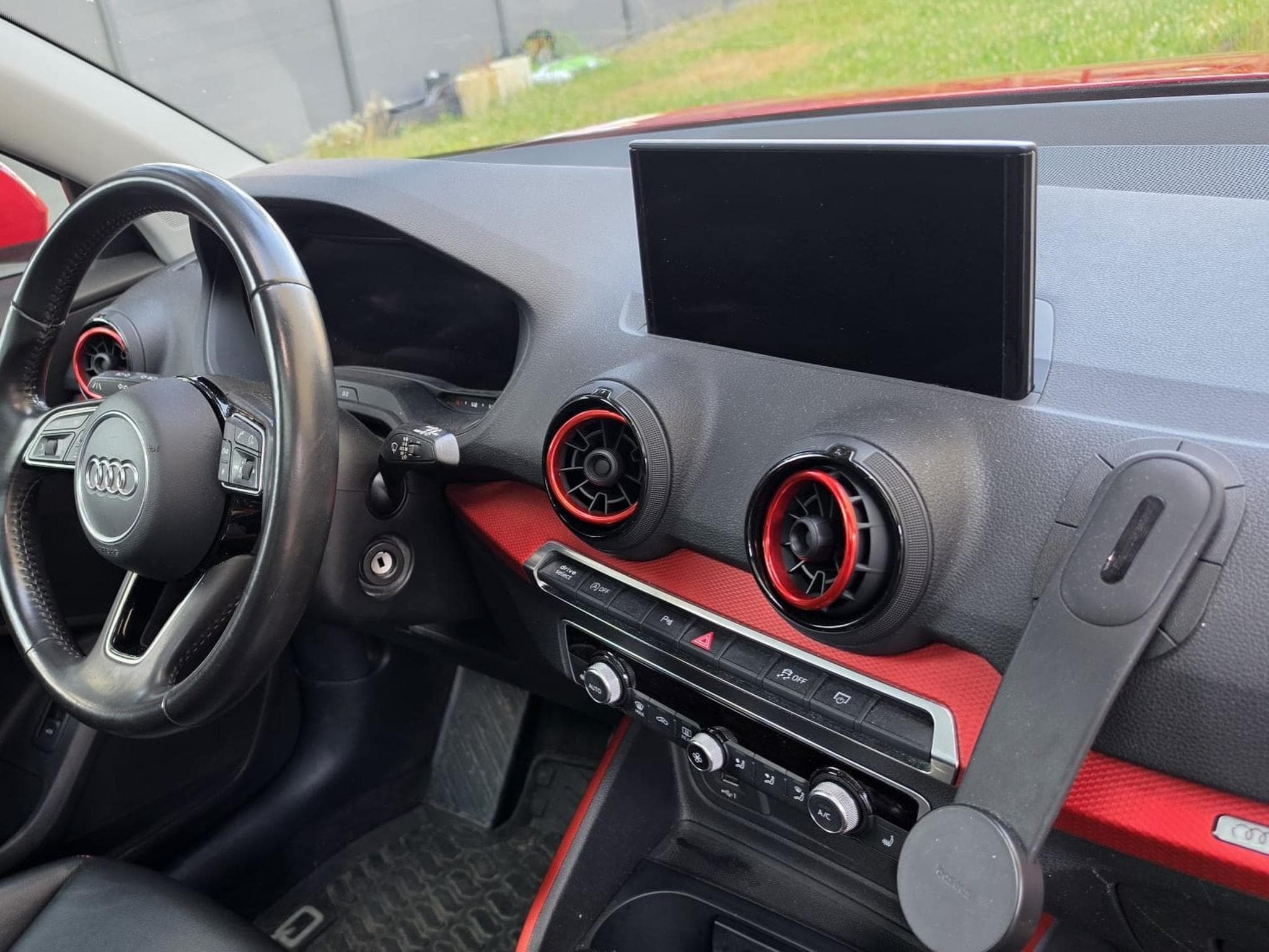 Audi Q2 Sport 1.4 TFSI (2017) - Foto 8