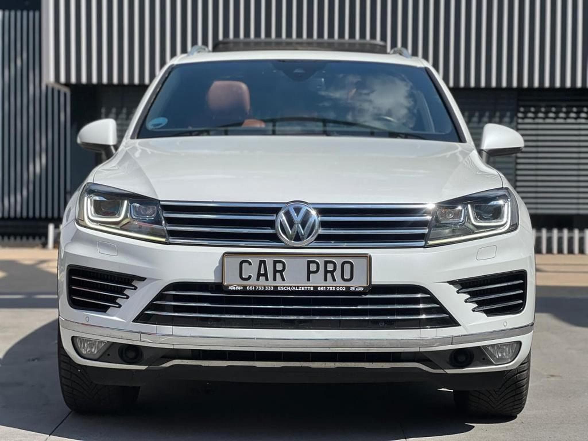 VW Touareg AUTOMATIQUE / 3.0 DIESEL / ATTACHE REMORQUE / PANORAMIQUE / (2015) - Photo 5
