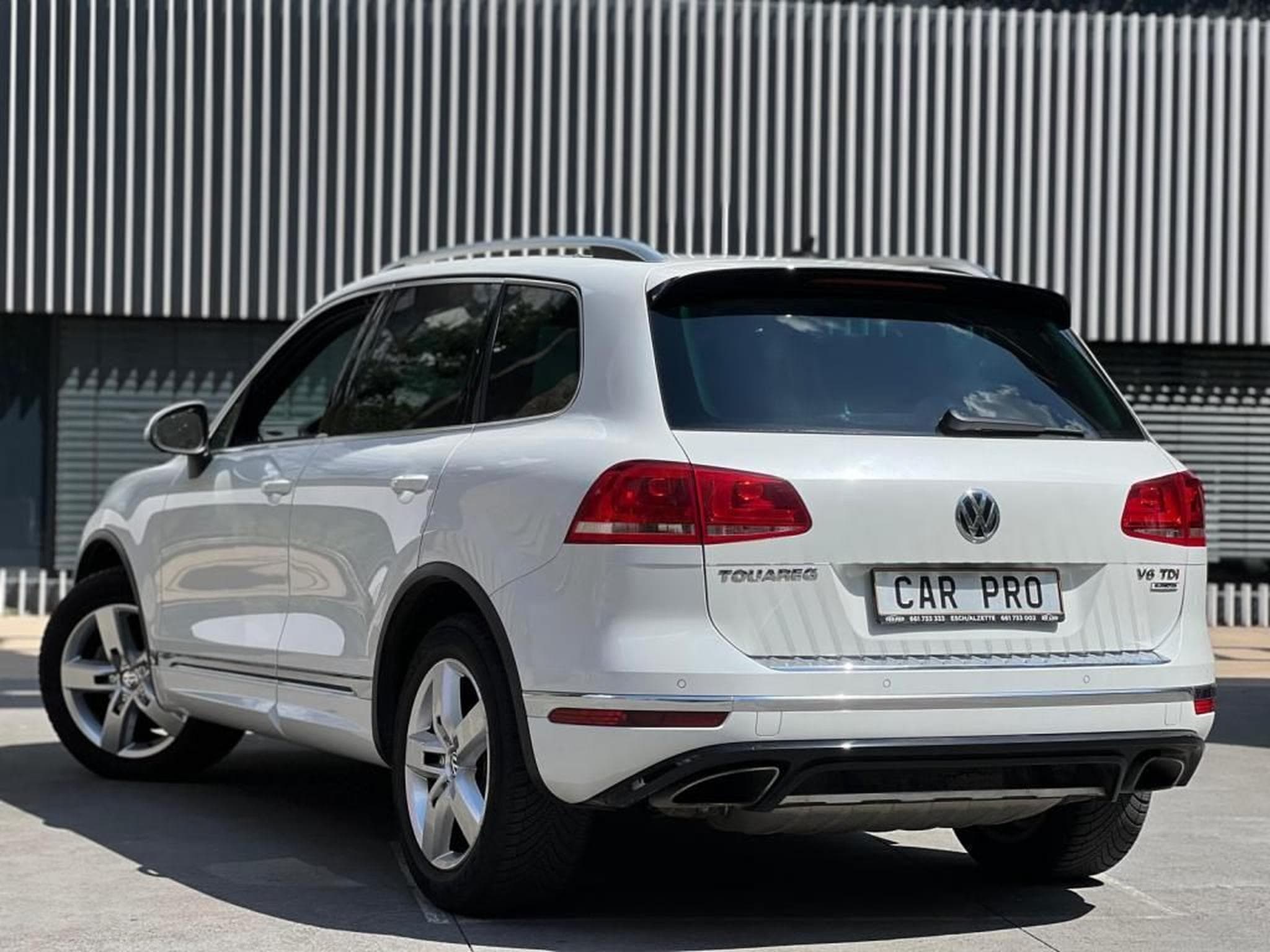 VW Touareg AUTOMATIQUE / 3.0 DIESEL / ATTACHE REMORQUE / PANORAMIQUE / (2015) - Photo 4