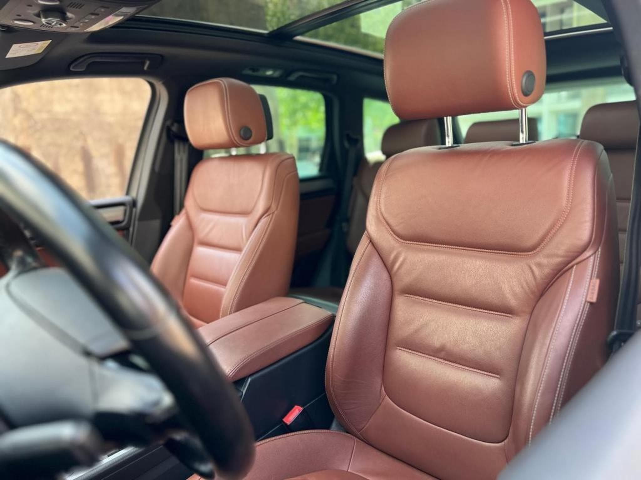 VW Touareg AUTOMATIQUE / 3.0 DIESEL / ATTACHE REMORQUE / PANORAMIQUE / (2015) - Photo 15