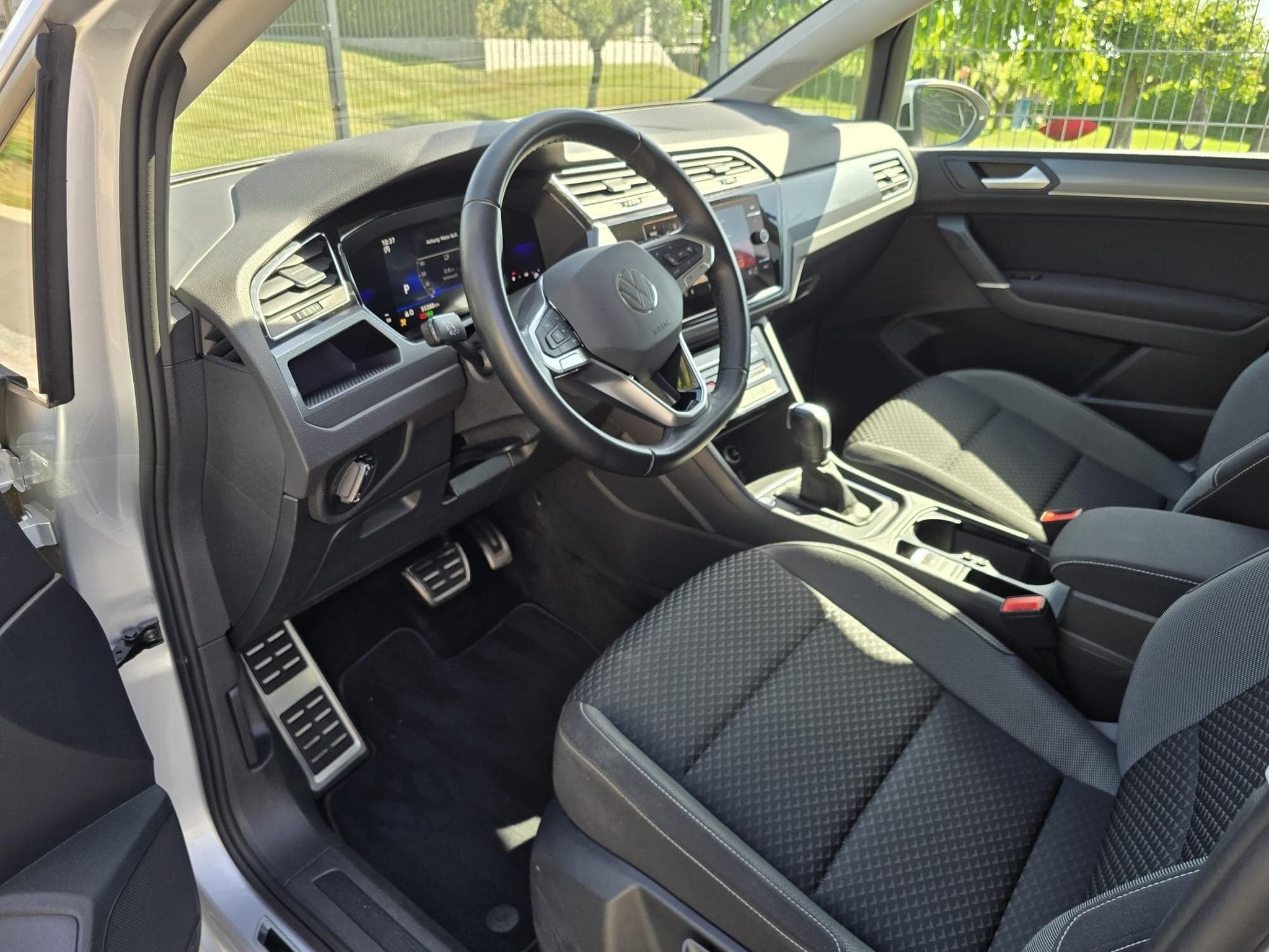 VW Touran (2022) - Photo 3