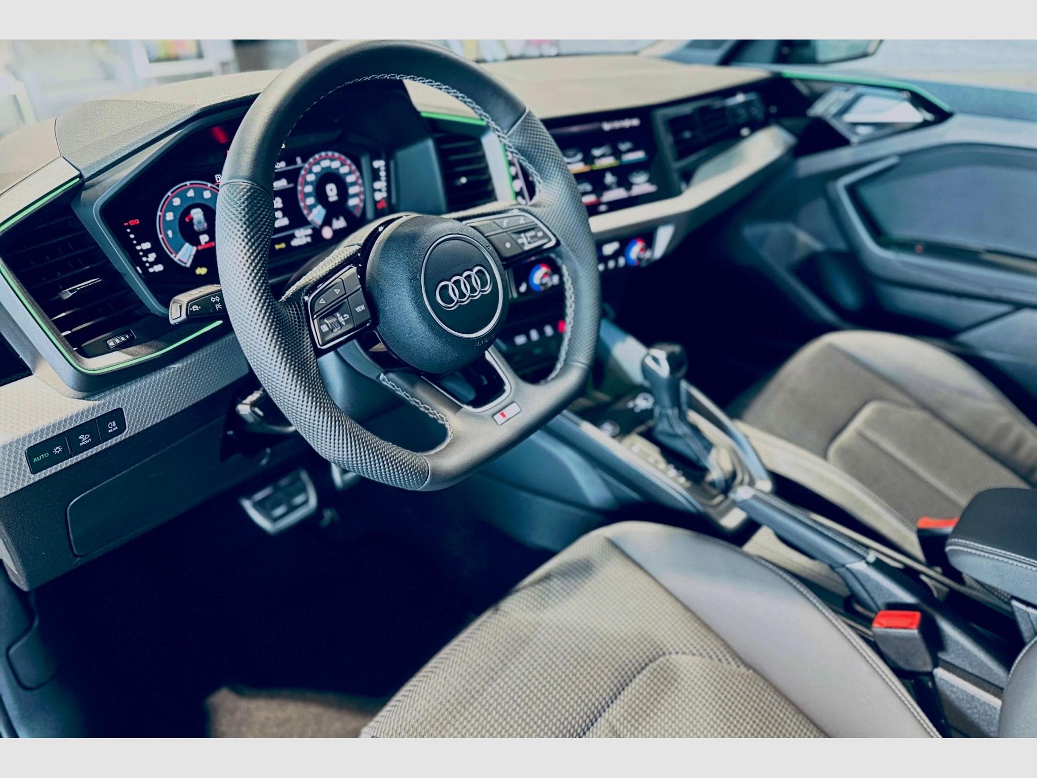 Audi A1 A1 SPORTBACK S-LINE 40 TFSI S-TRONIC (2026) - Photo 9