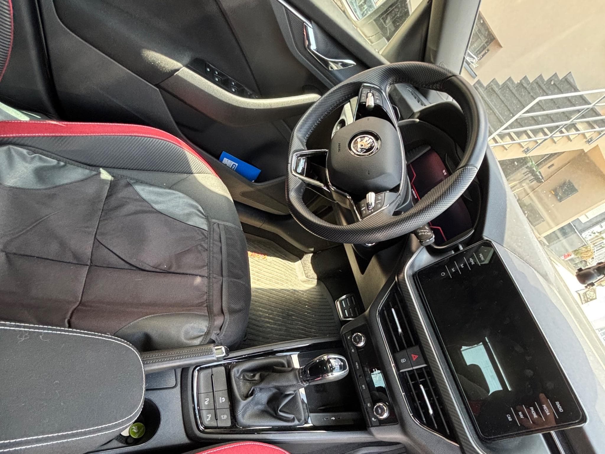 Skoda Kamiq 1.5 TSI Monte Carlo (2023) - Photo 6