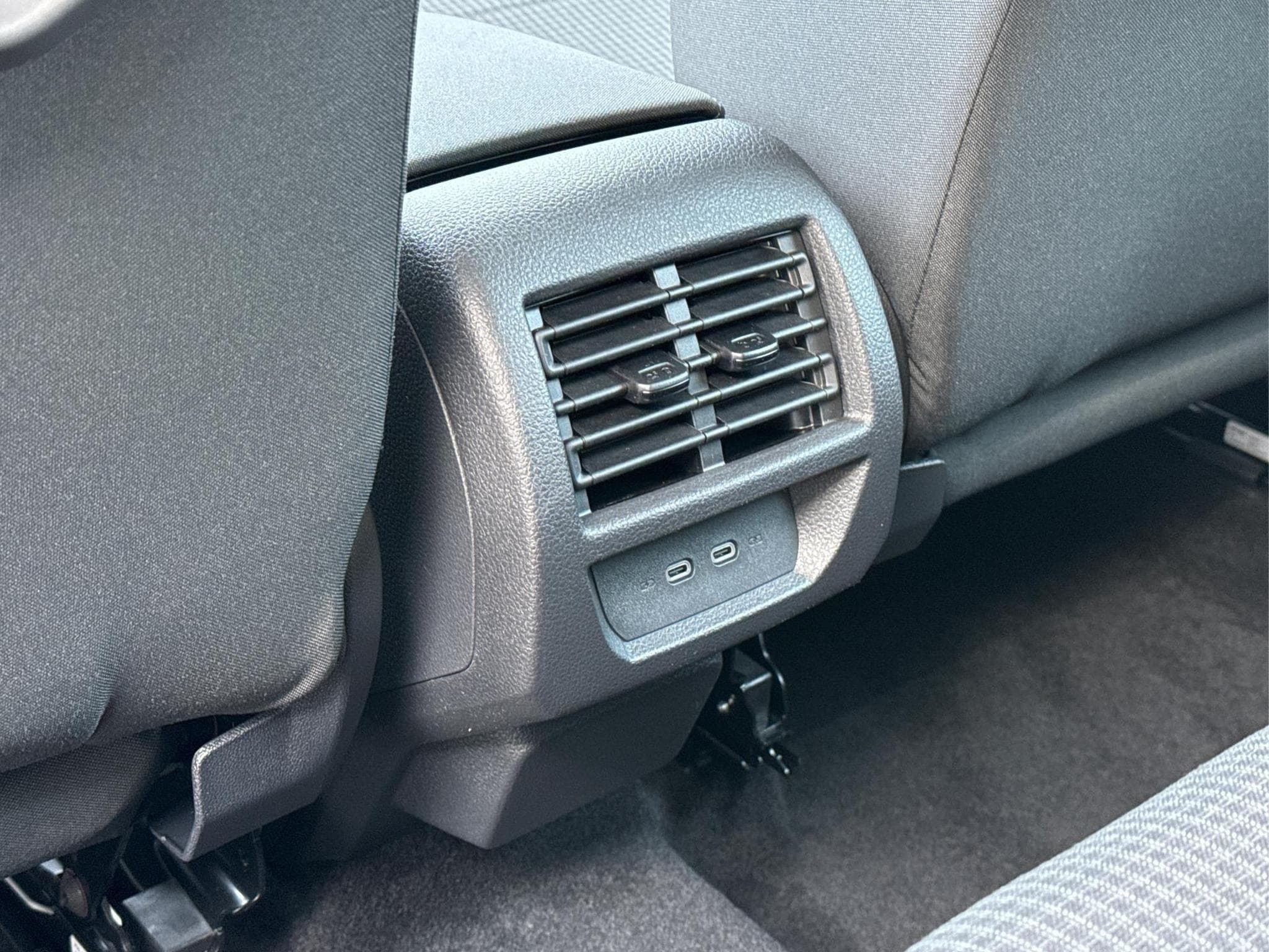 VW Caddy California (2026) - Photo 17