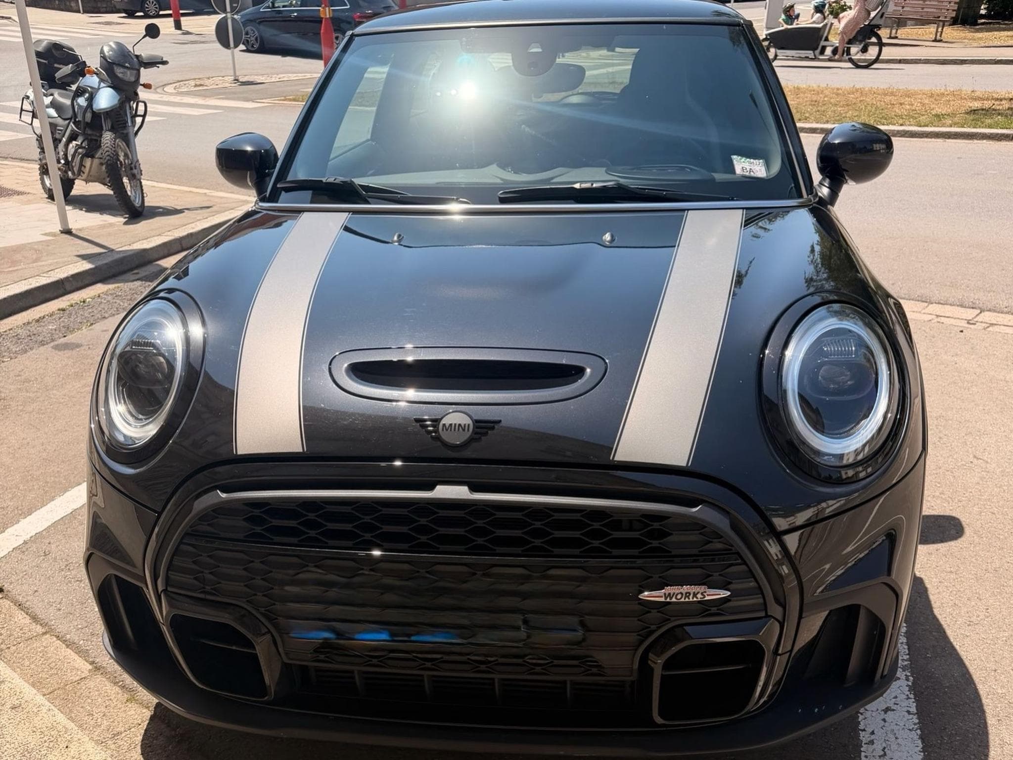 Mini Cooper S (JCW) (2022) - Photo 1
