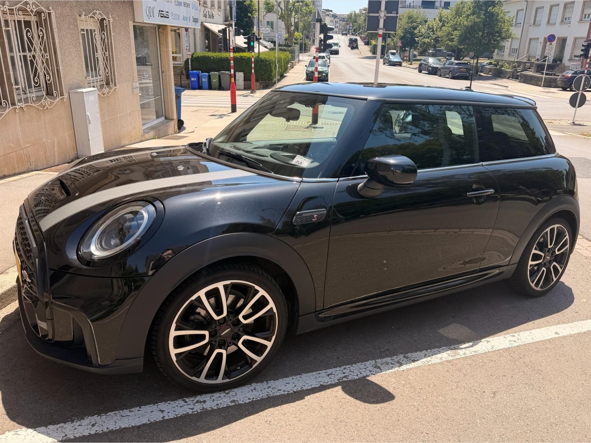 Mini Cooper S (JCW) (2022) - Photo 2