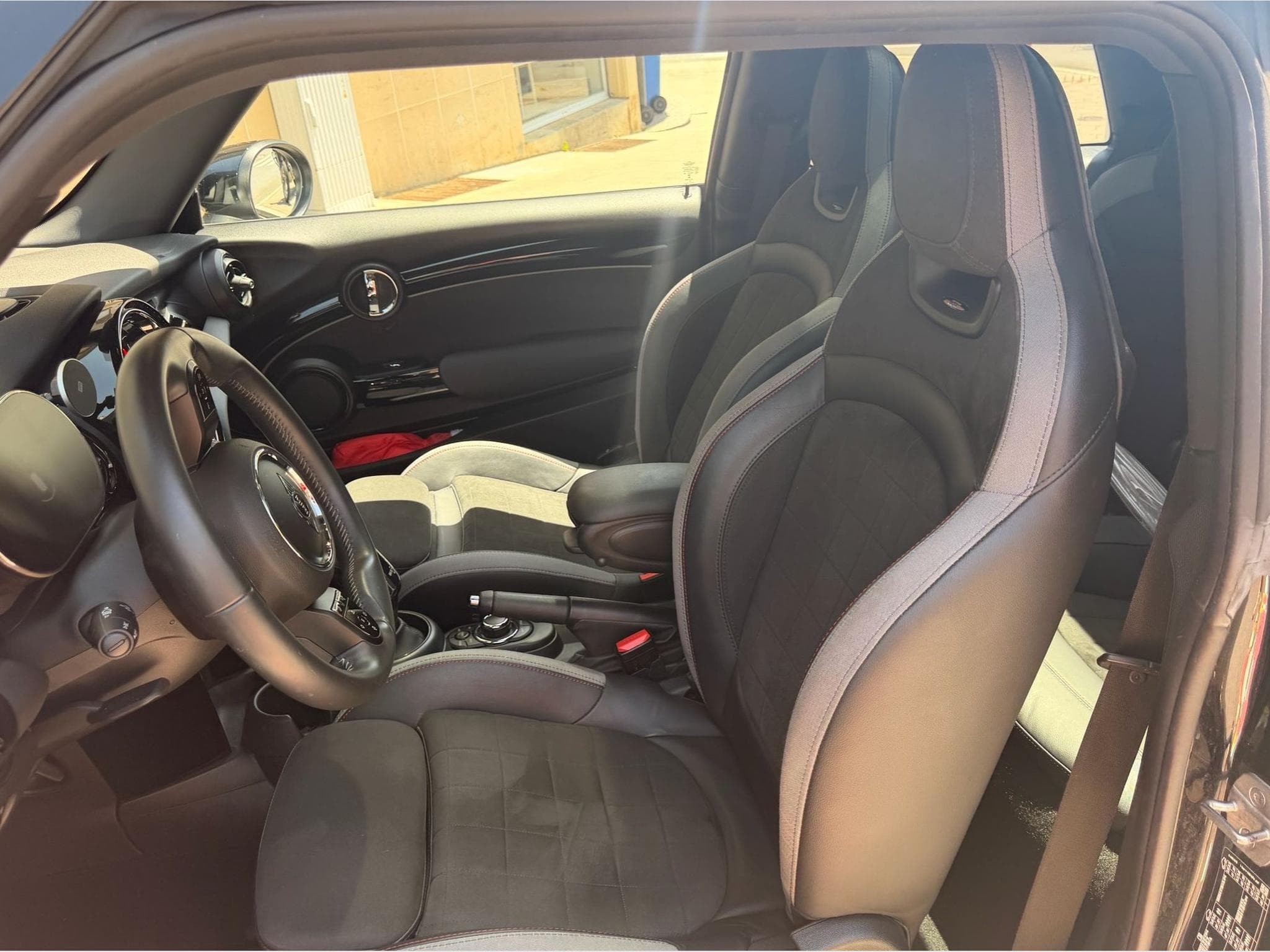 Mini Cooper S (JCW) (2022) - Photo 6