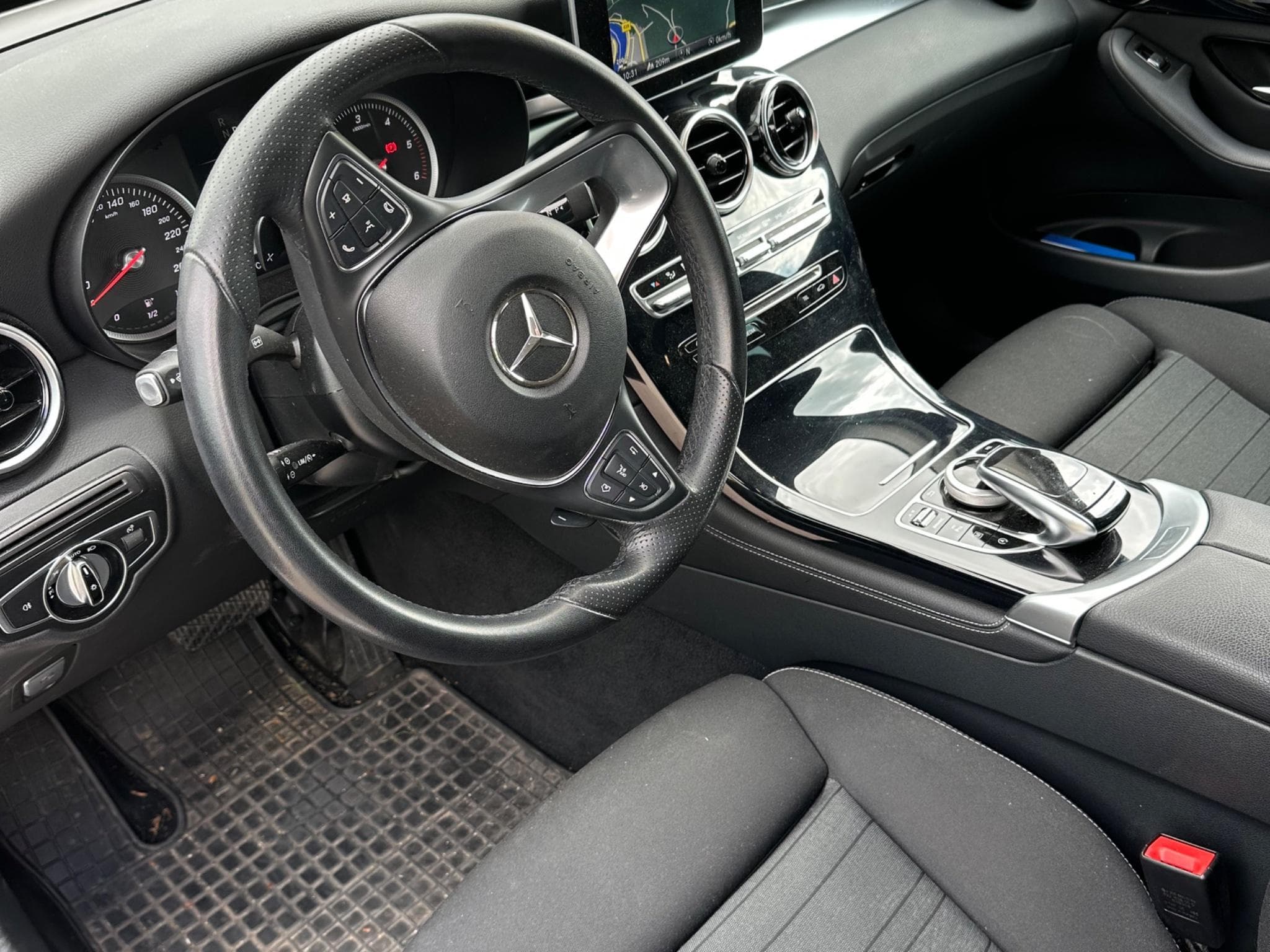 Mercedes GLC 220 4Matic (2016) - Photo 5
