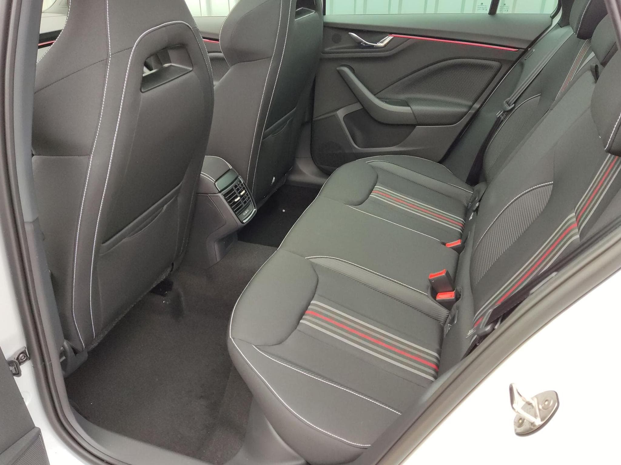 Skoda Kamiq Monte Carlo 1.5 (2026) - Foto 6