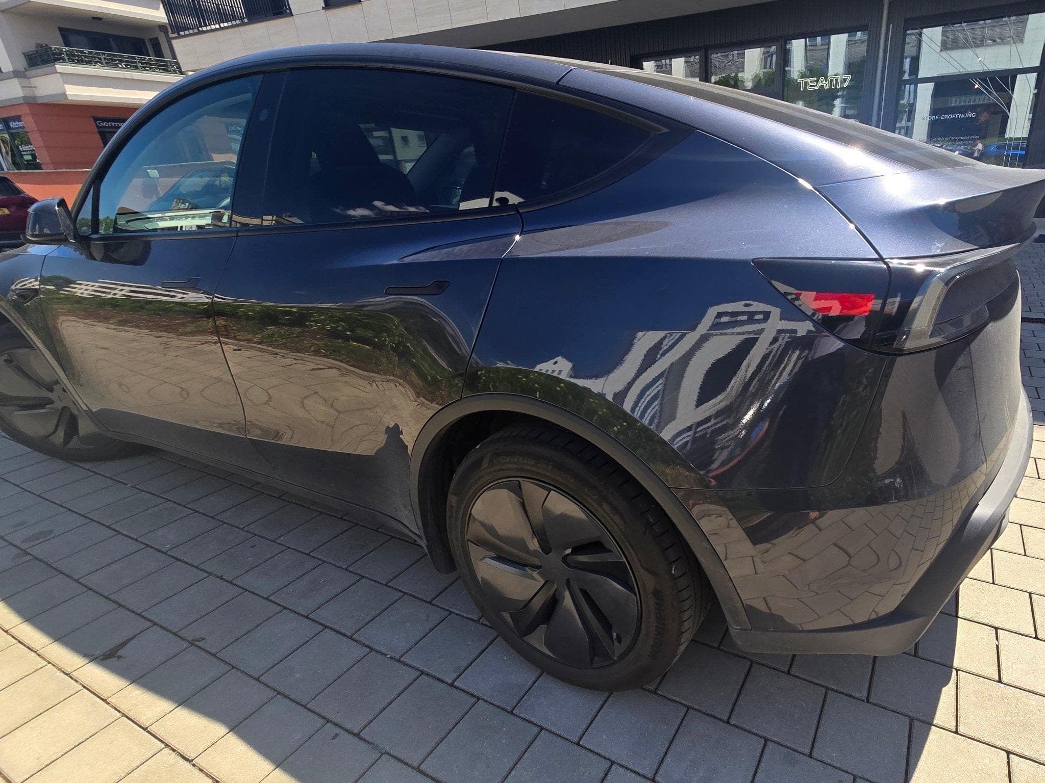 Tesla Model Y 2025 Model Y Long Range AWD, FSD include (2025) - Photo 2
