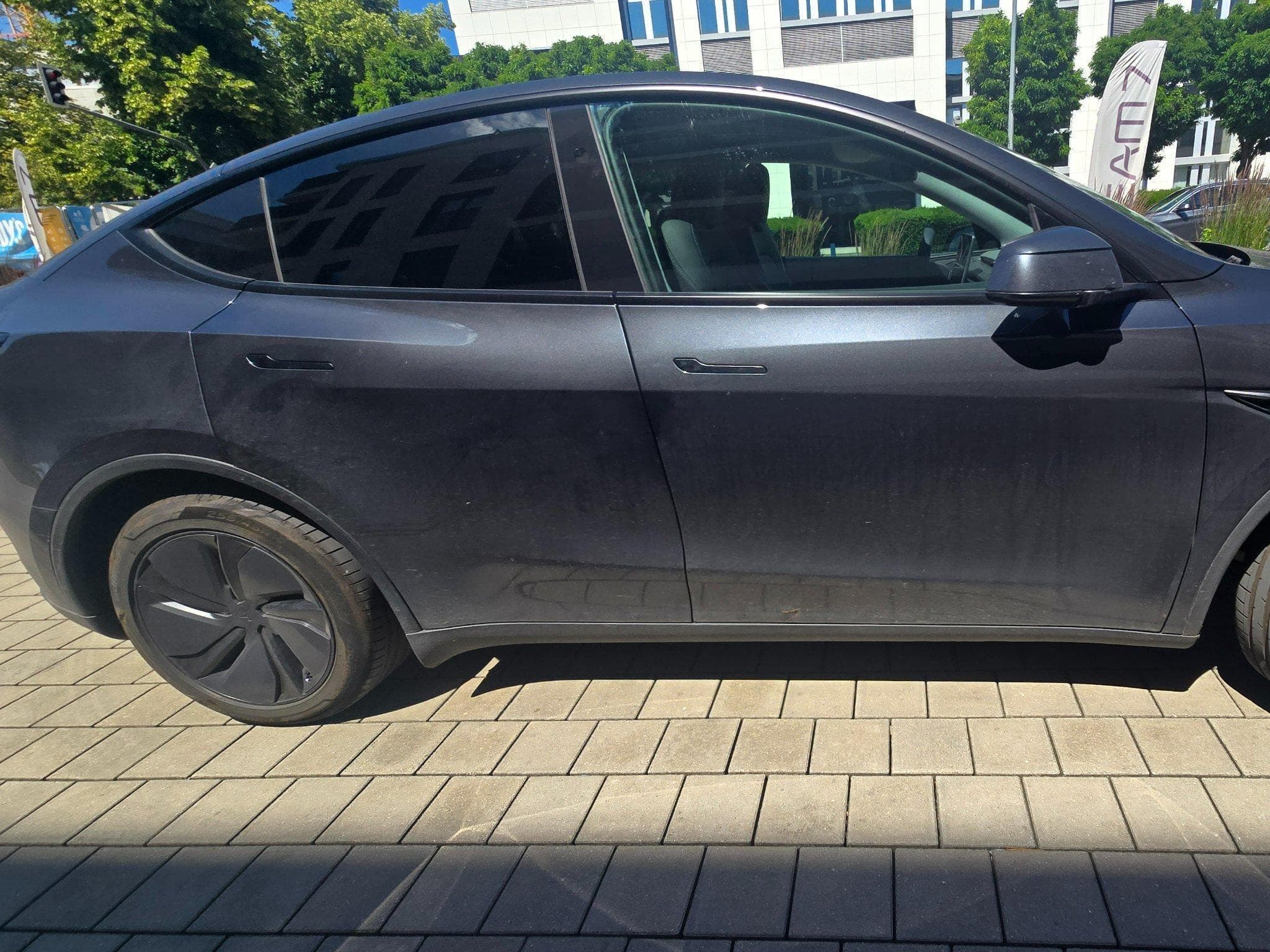 Tesla Model Y 2025 Model Y Long Range AWD, FSD include (2025) - Photo 6