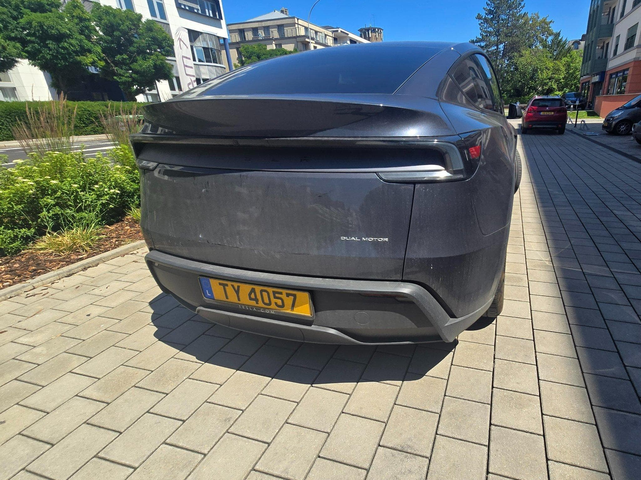 Tesla Model Y 2025 Model Y Long Range AWD, FSD include (2025) - Photo 8