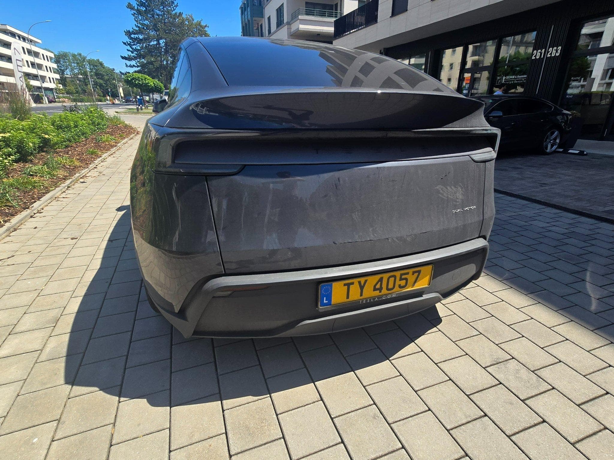 Tesla Model Y 2025 Model Y Long Range AWD, FSD include (2025) - Photo 9
